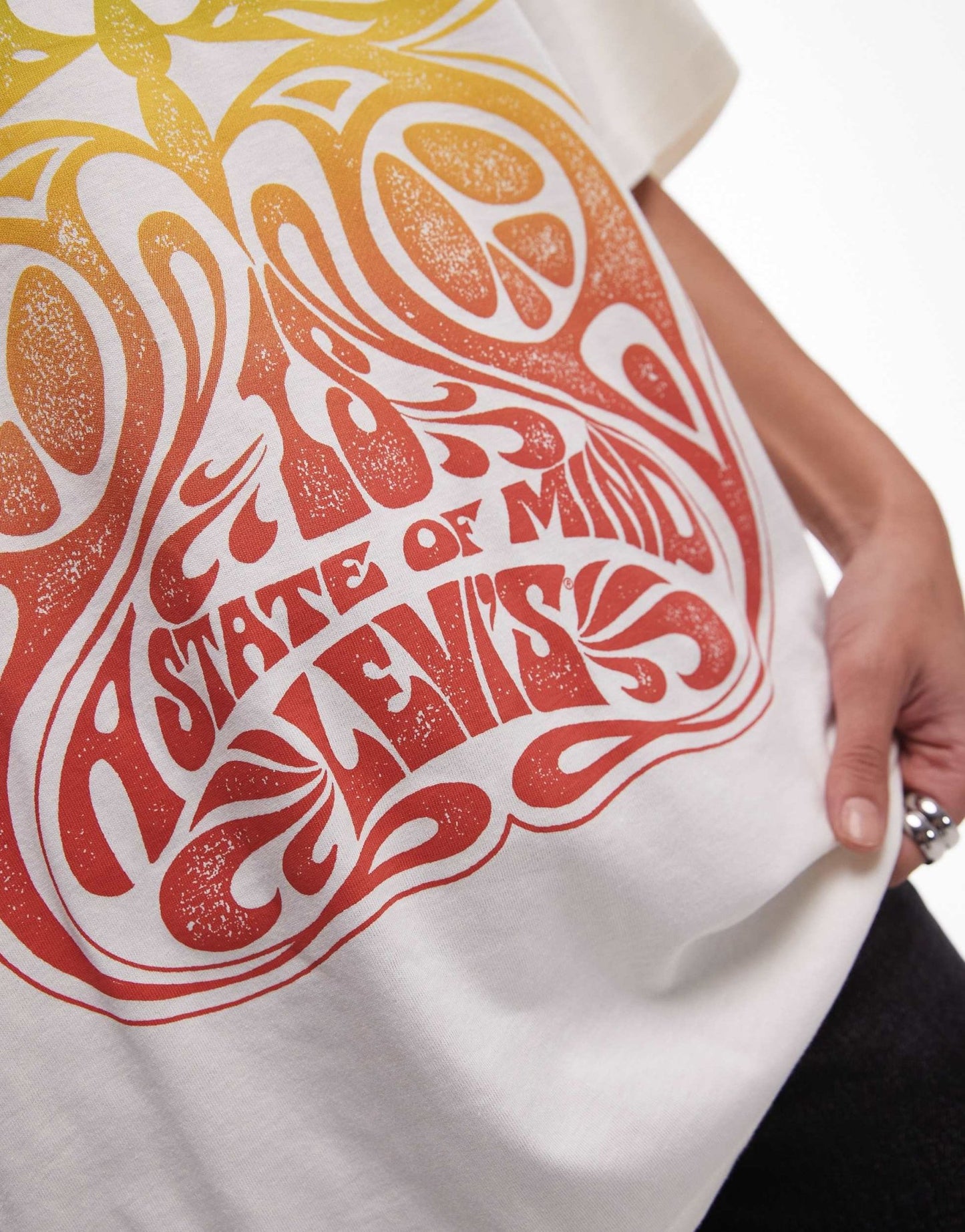 Levi's oversized t-shirt with love print in white - ASOS Sample Sale EU Store