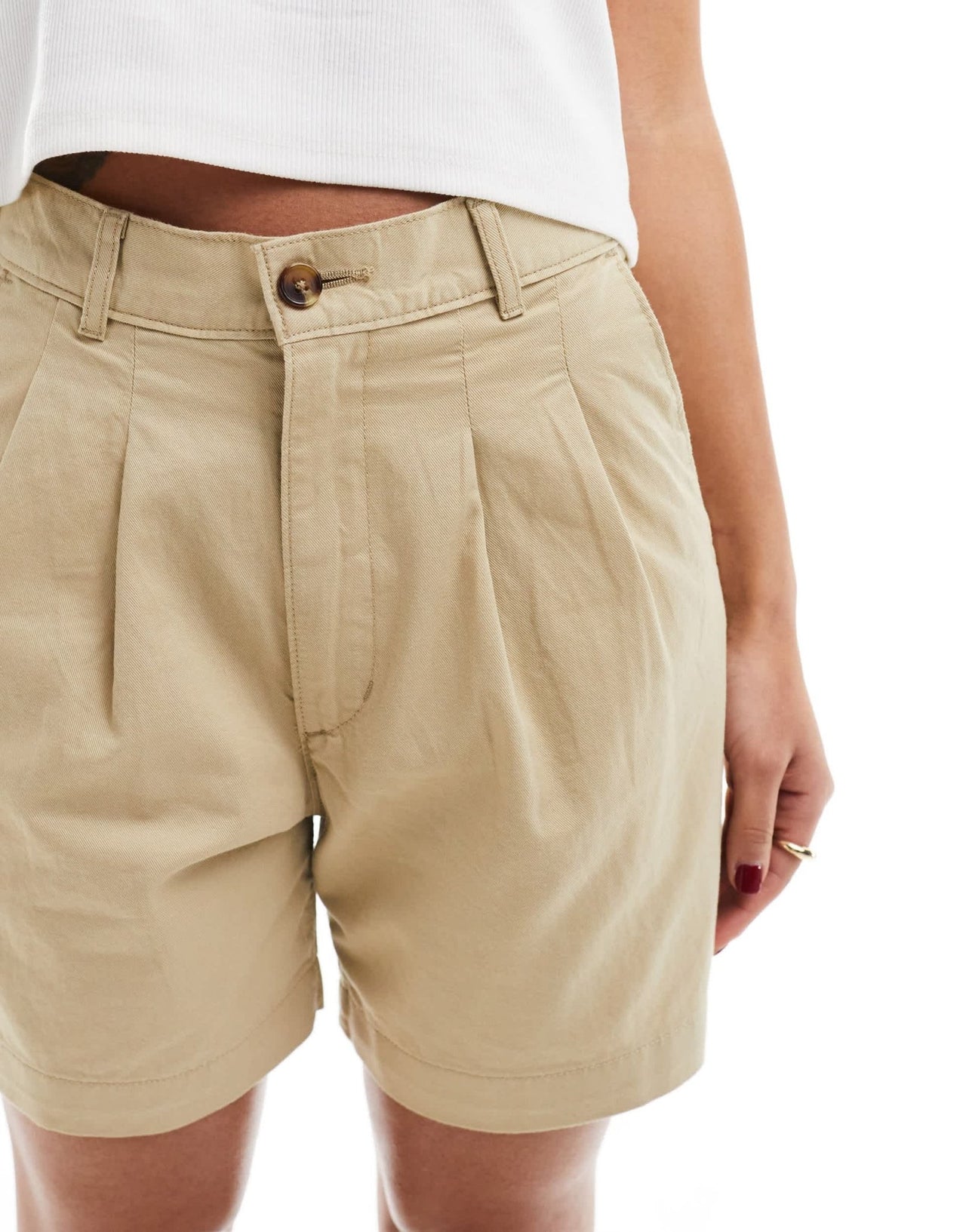 Levi's Pleated trouser shorts in cream - ASOS Sample Sale EU Store