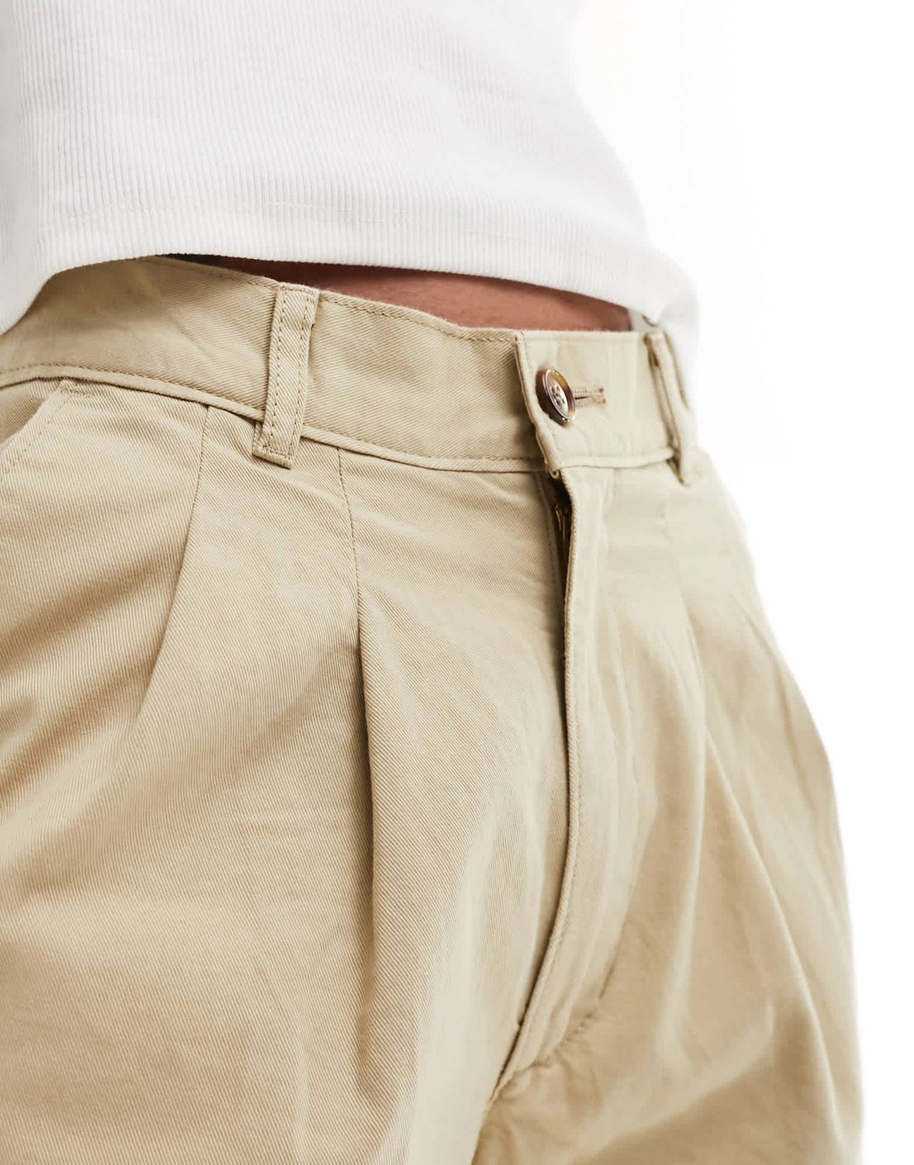Levi's Pleated trouser shorts in cream - ASOS Sample Sale EU Store