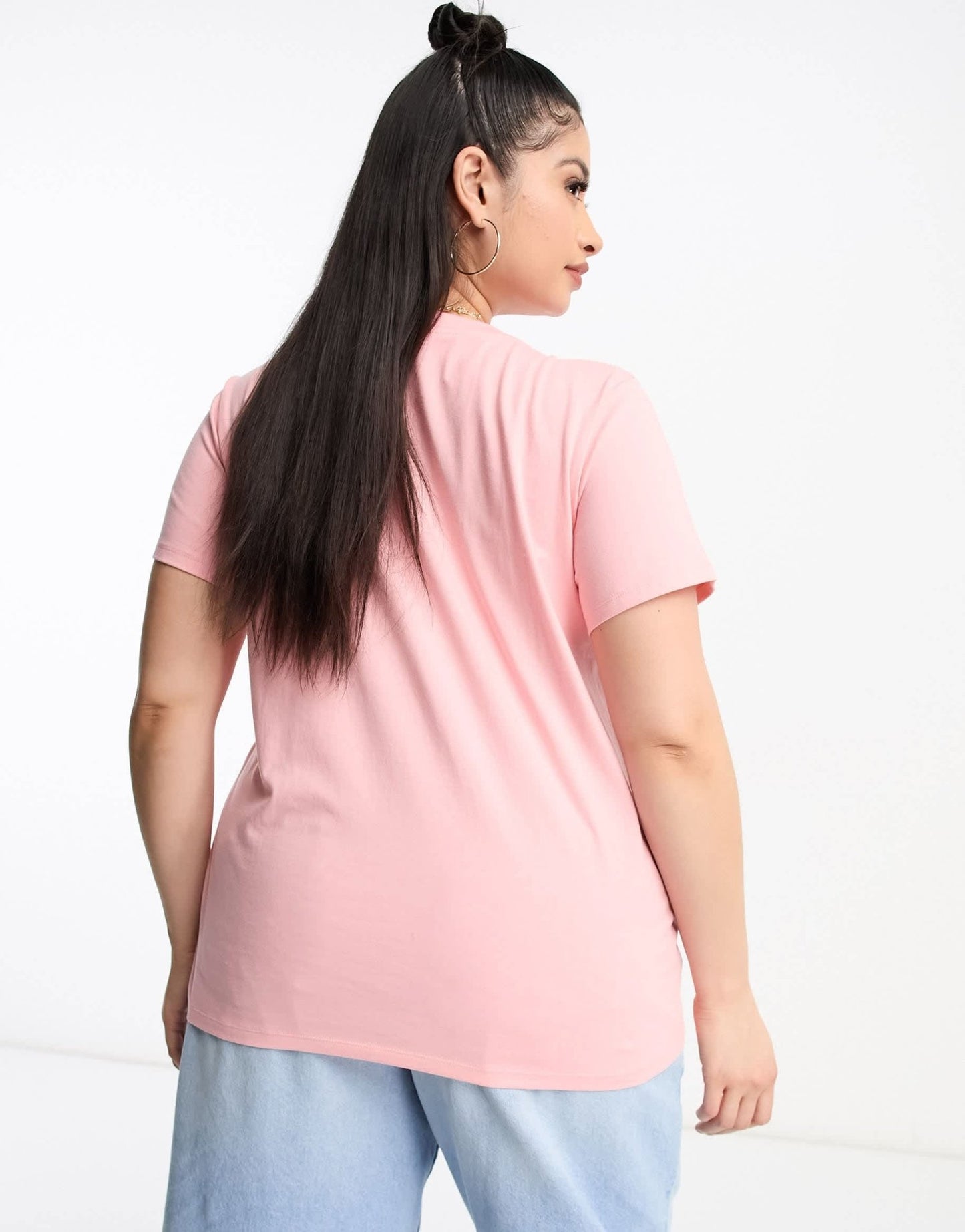 Levi's Plus logo t-shirt in pink - ASOS Sample Sale EU Store
