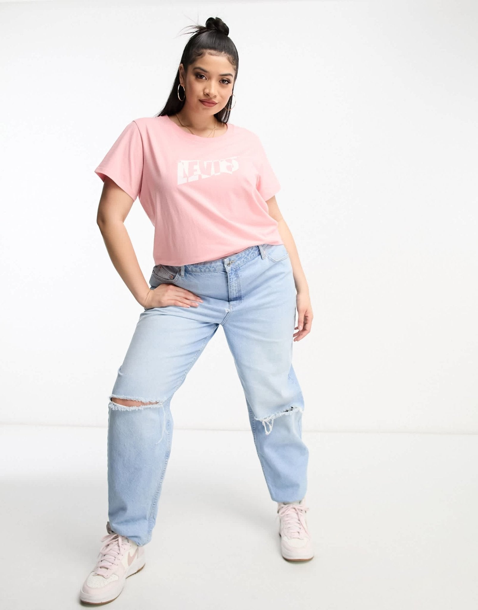Levi's Plus logo t-shirt in pink - ASOS Sample Sale EU Store