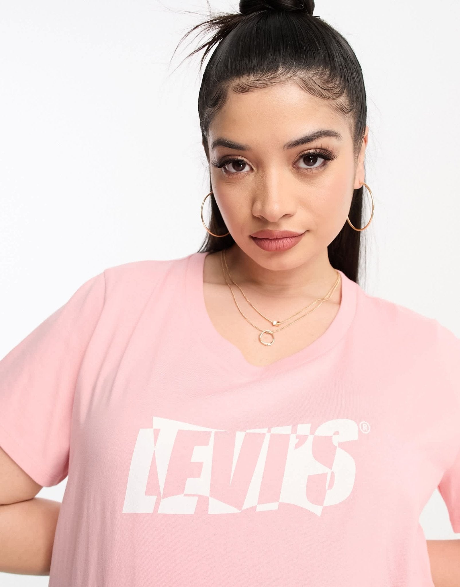 Levi's Plus logo t-shirt in pink - ASOS Sample Sale EU Store