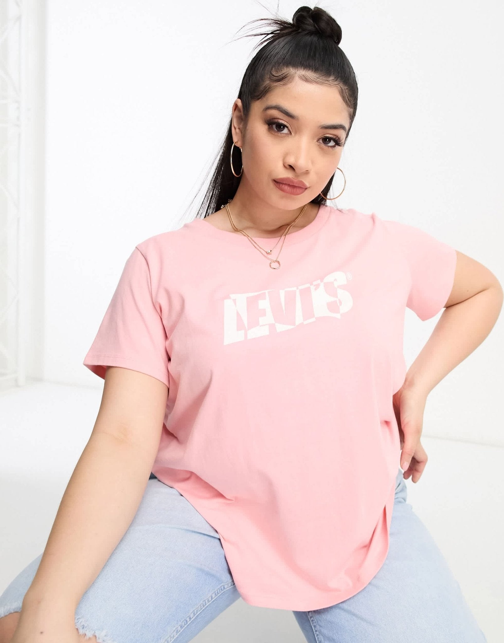 Levi's Plus logo t-shirt in pink - ASOS Sample Sale EU Store