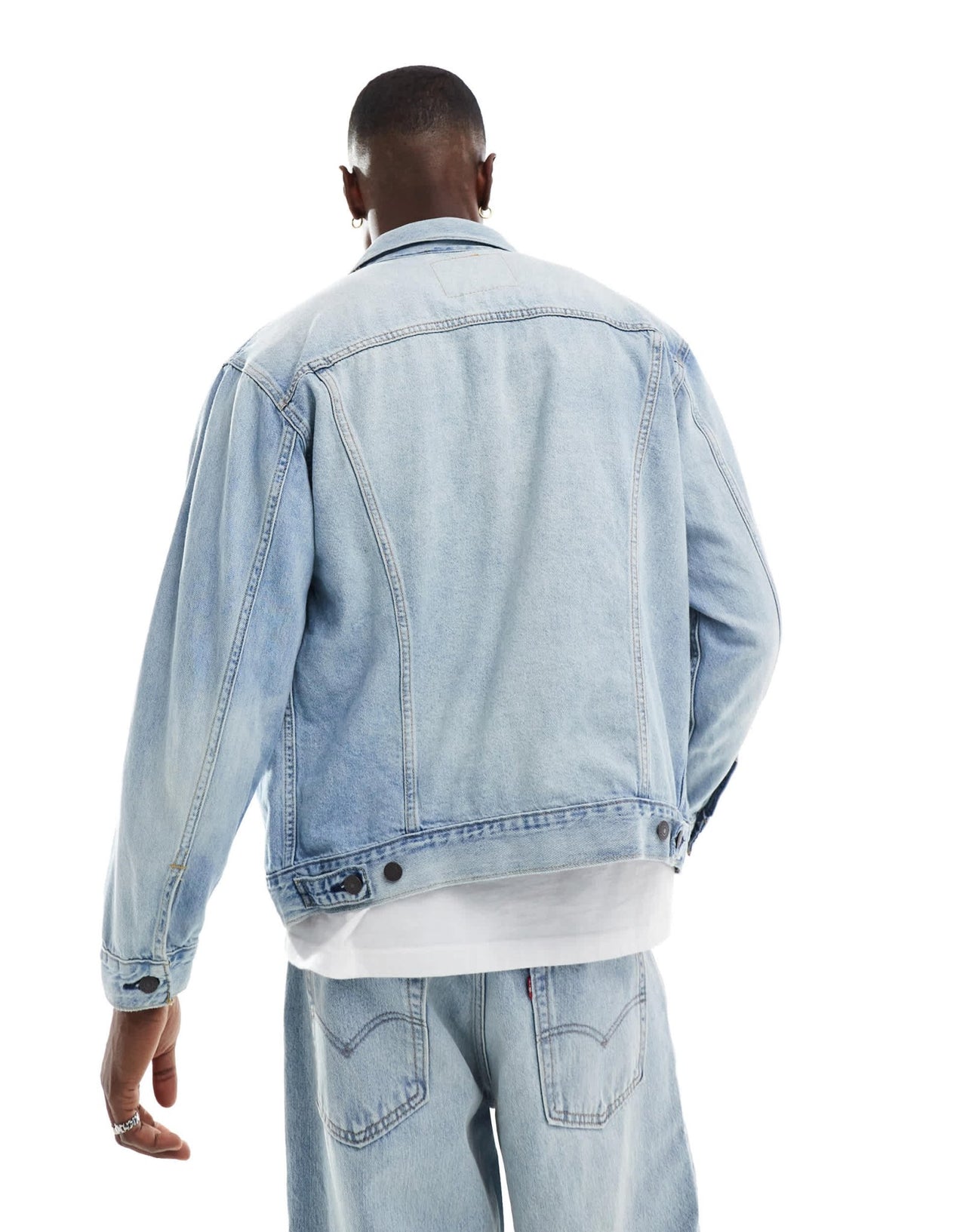 Levi's relaxed fit lightweight trucker denim jacket in light wash - ASOS Sample Sale EU Store