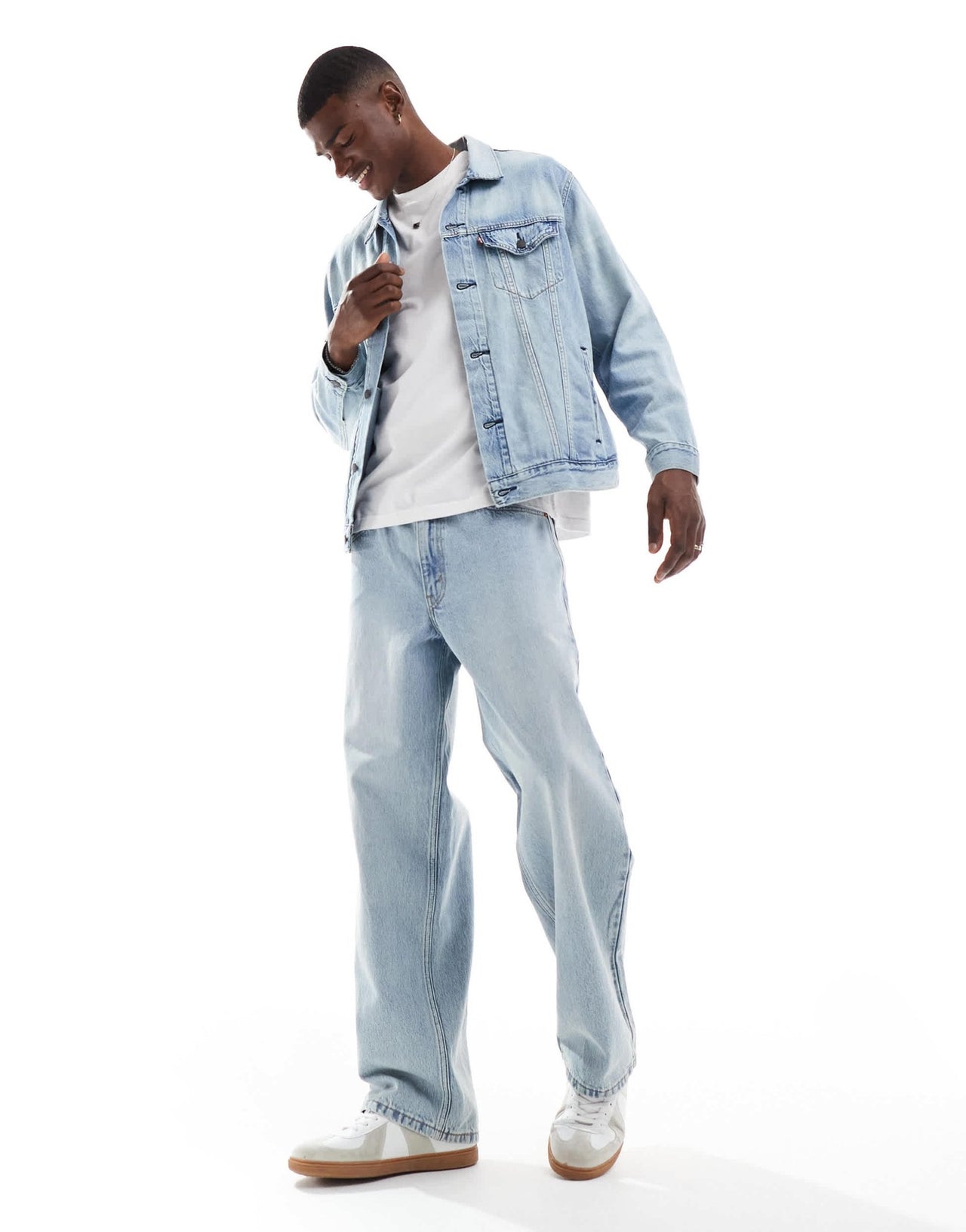 Levi's relaxed fit lightweight trucker denim jacket in light wash - ASOS Sample Sale EU Store