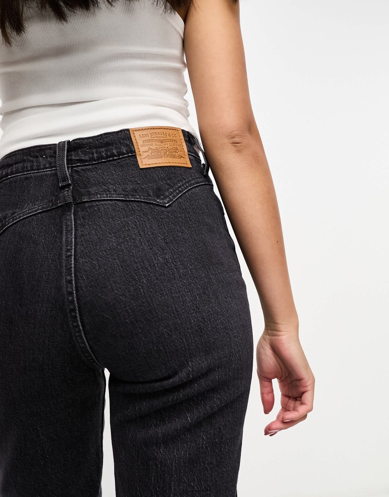 Levi's Ribcage jean in black with no back pocket - ASOS Sample Sale EU Store