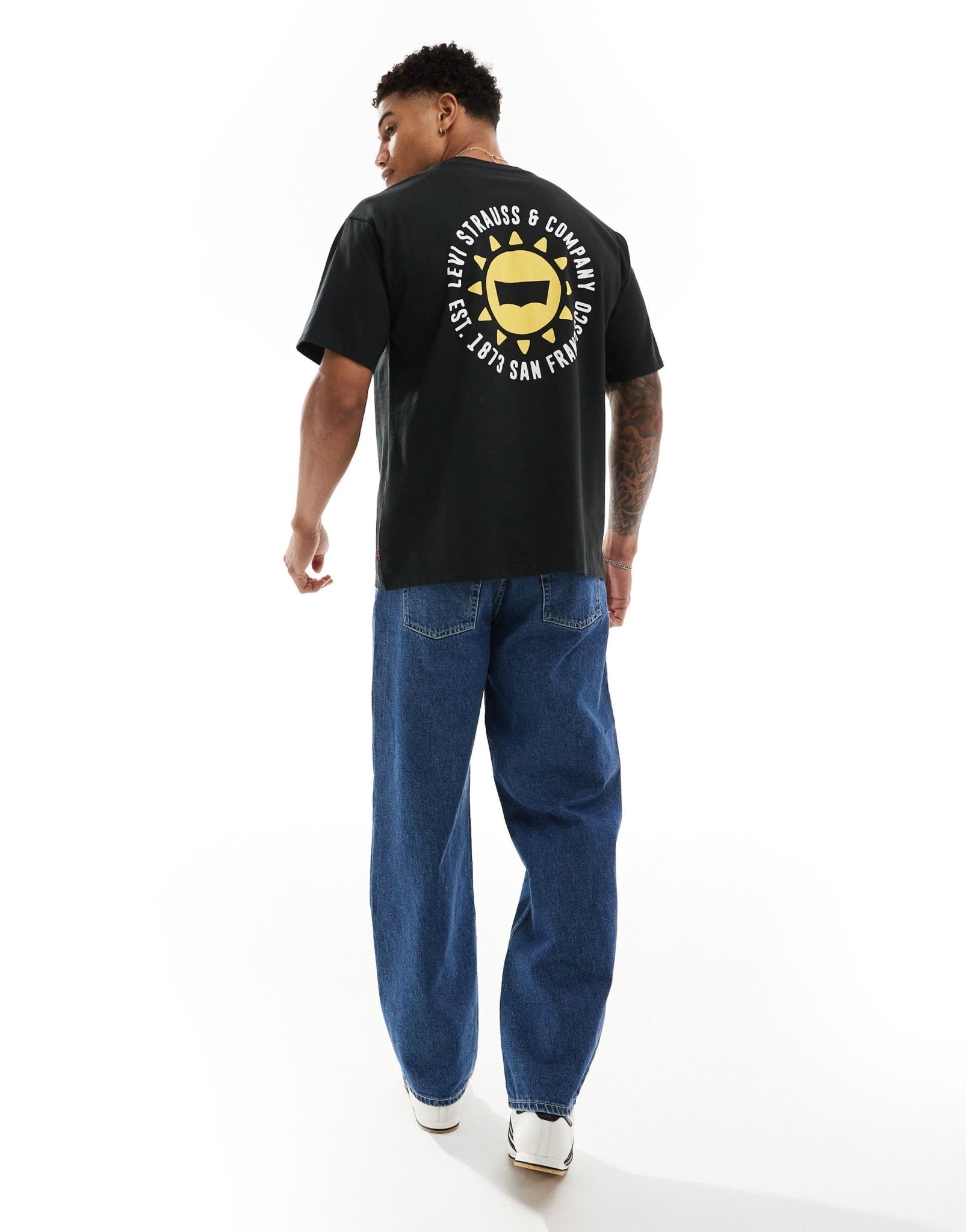 Levi's t-shirt with central sunshine print logo and backprint in black - ASOS Sample Sale EU Store