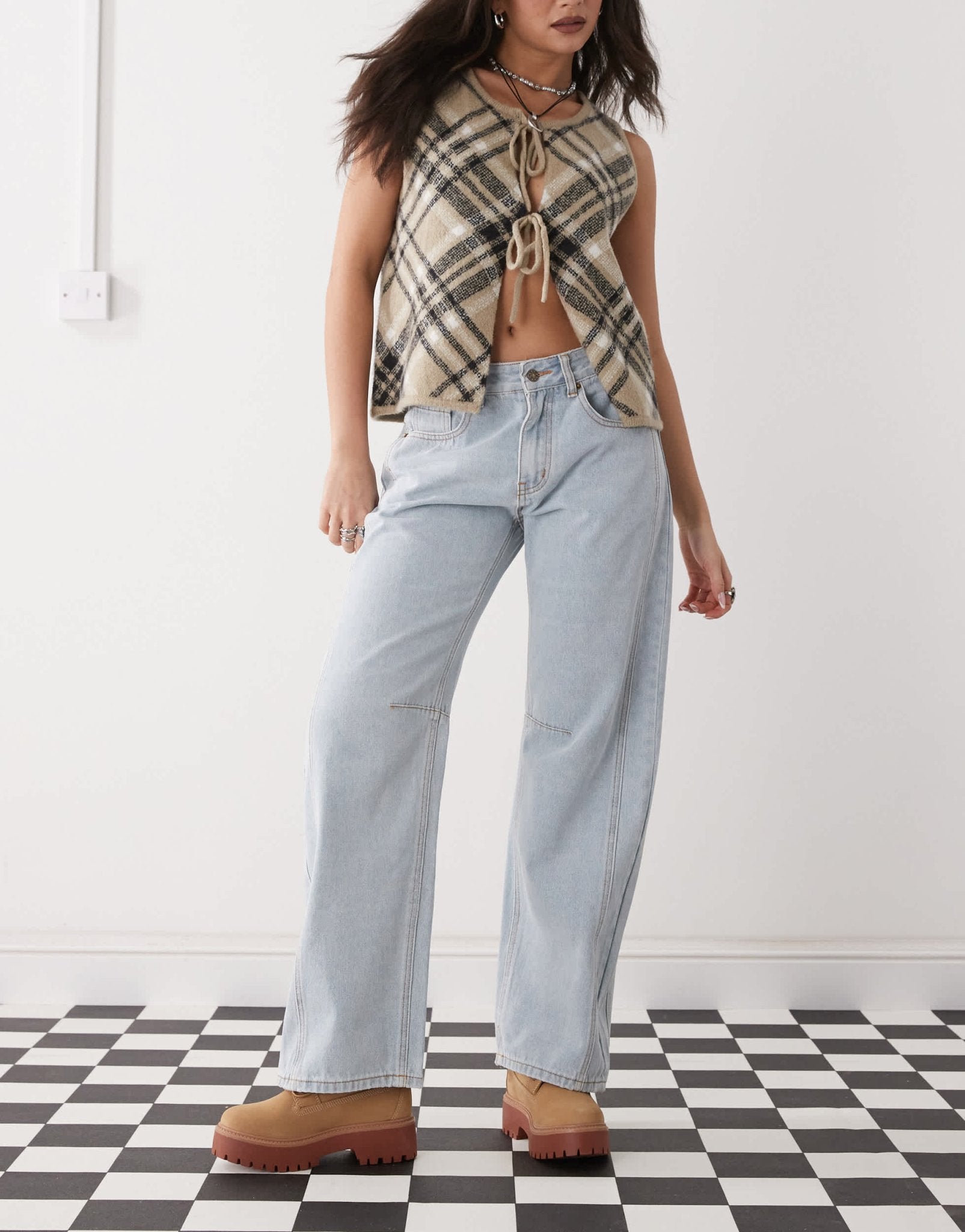 Lioness denim lowrise barrel leg side seam detail jeans in light blue wash - ASOS Sample Sale EU Store