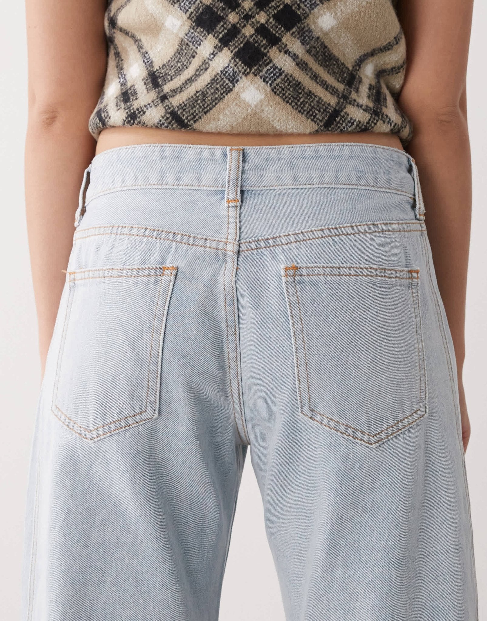 Lioness denim lowrise barrel leg side seam detail jeans in light blue wash - ASOS Sample Sale EU Store