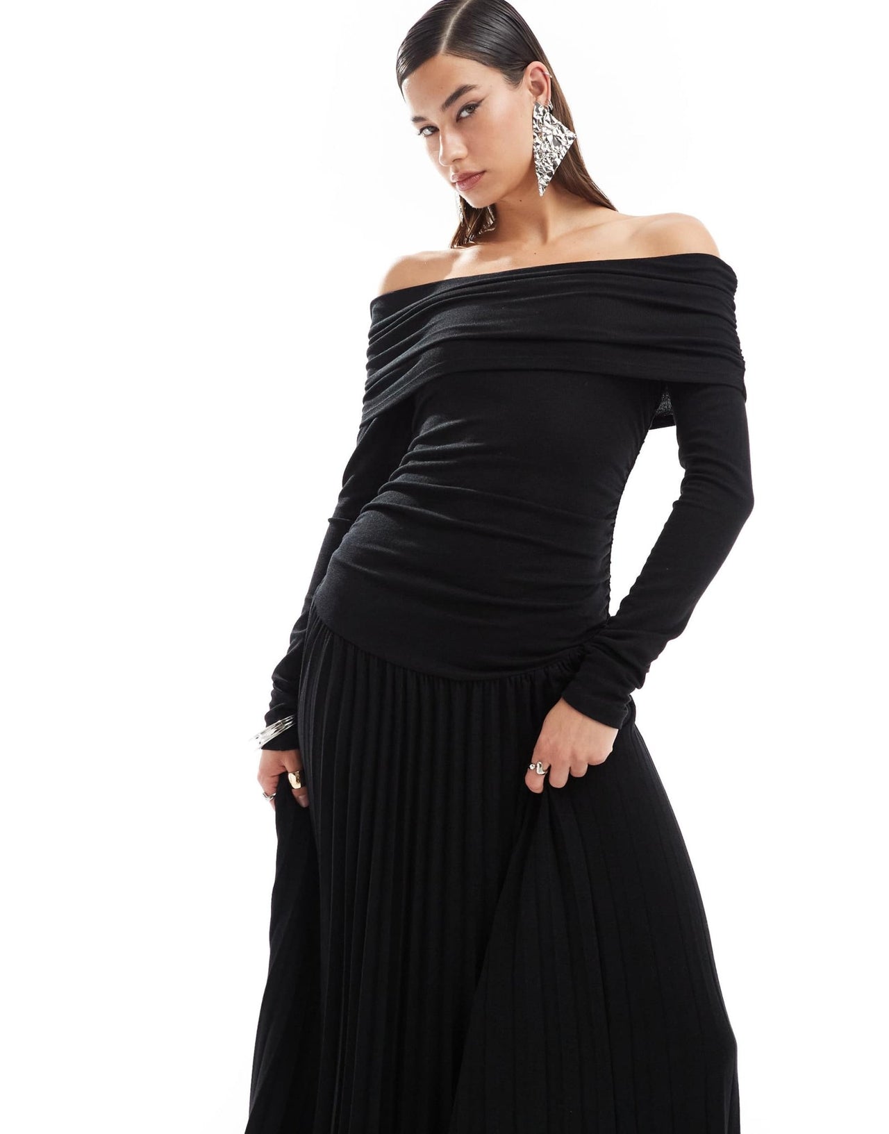 Lioness knit ruched bardot long sleeve drop waist pleated maxi dress in black - ASOS Sample Sale EU Store