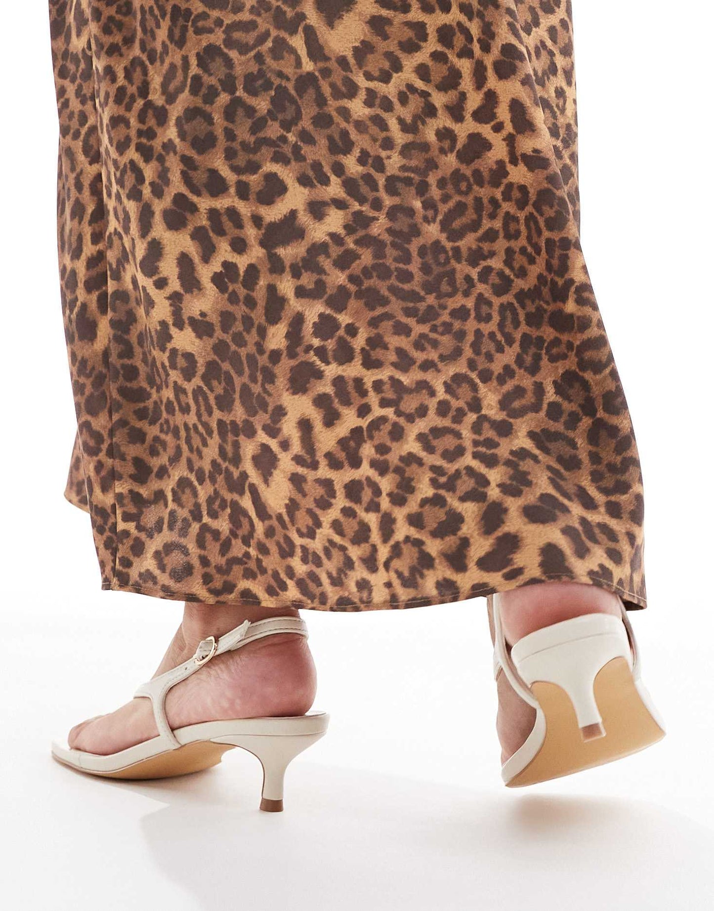 London Rebel strap detail thong heeled sandals in cream - ASOS Sample Sale EU Store