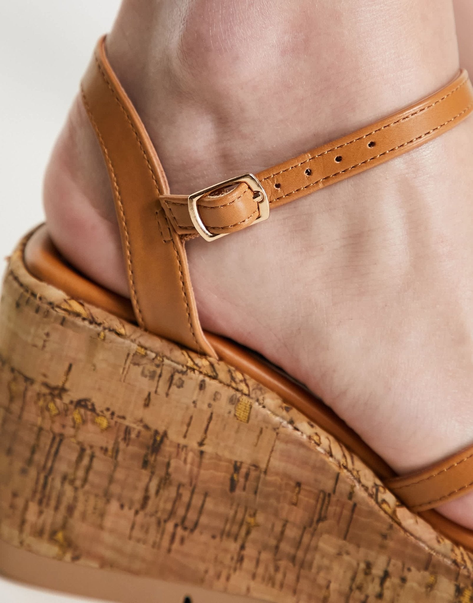 Madden Girl Vault - C cork wedge heeled sandal in tan - ASOS Sample Sale EU Store