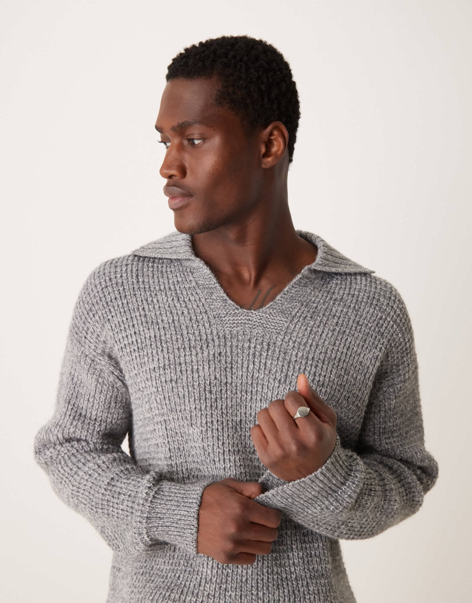 Mango wide v - neck collar chunky knit sweater in grey - ASOS Sample Sale EU Store