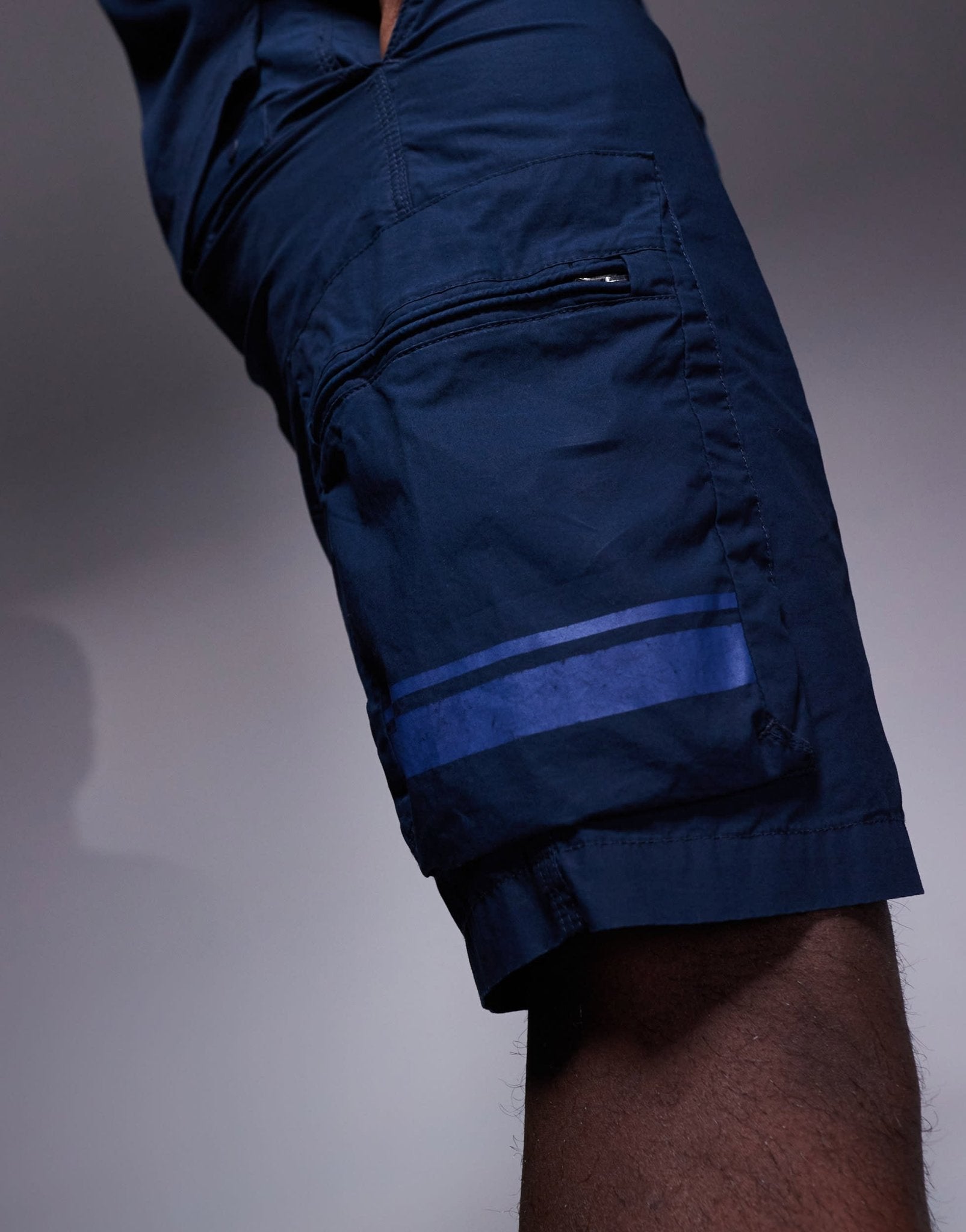Marshall Artist logo seafield cargo shorts in navy - ASOS Sample Sale EU Store