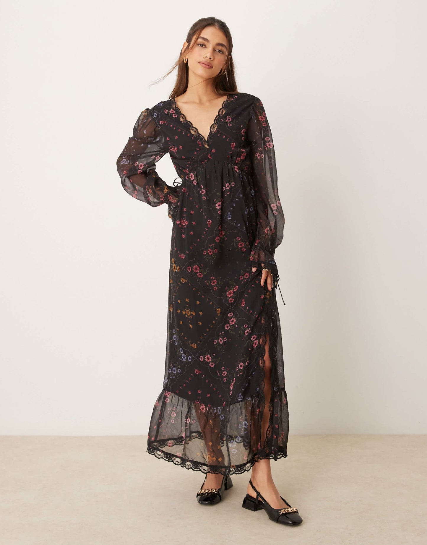 Miss Selfridge lace insert maxi dress in floral print - ASOS Sample Sale EU Store