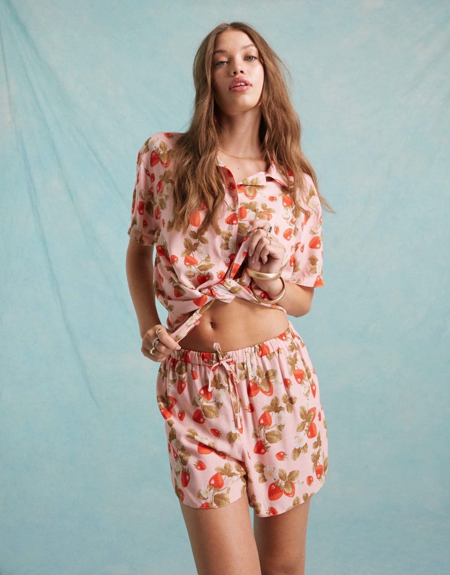 Miss Selfridge linen look pull on runner short in strawberry floral co ord - ASOS Sample Sale EU Store