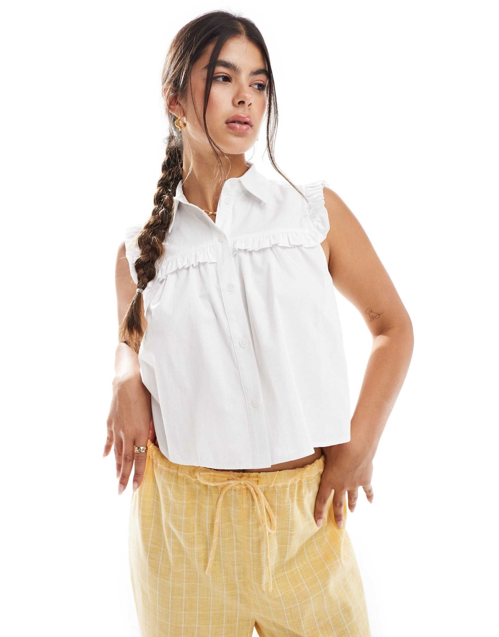 Miss Selfridge poplin sleeveless ruffle shirt in white - ASOS Sample Sale EU Store