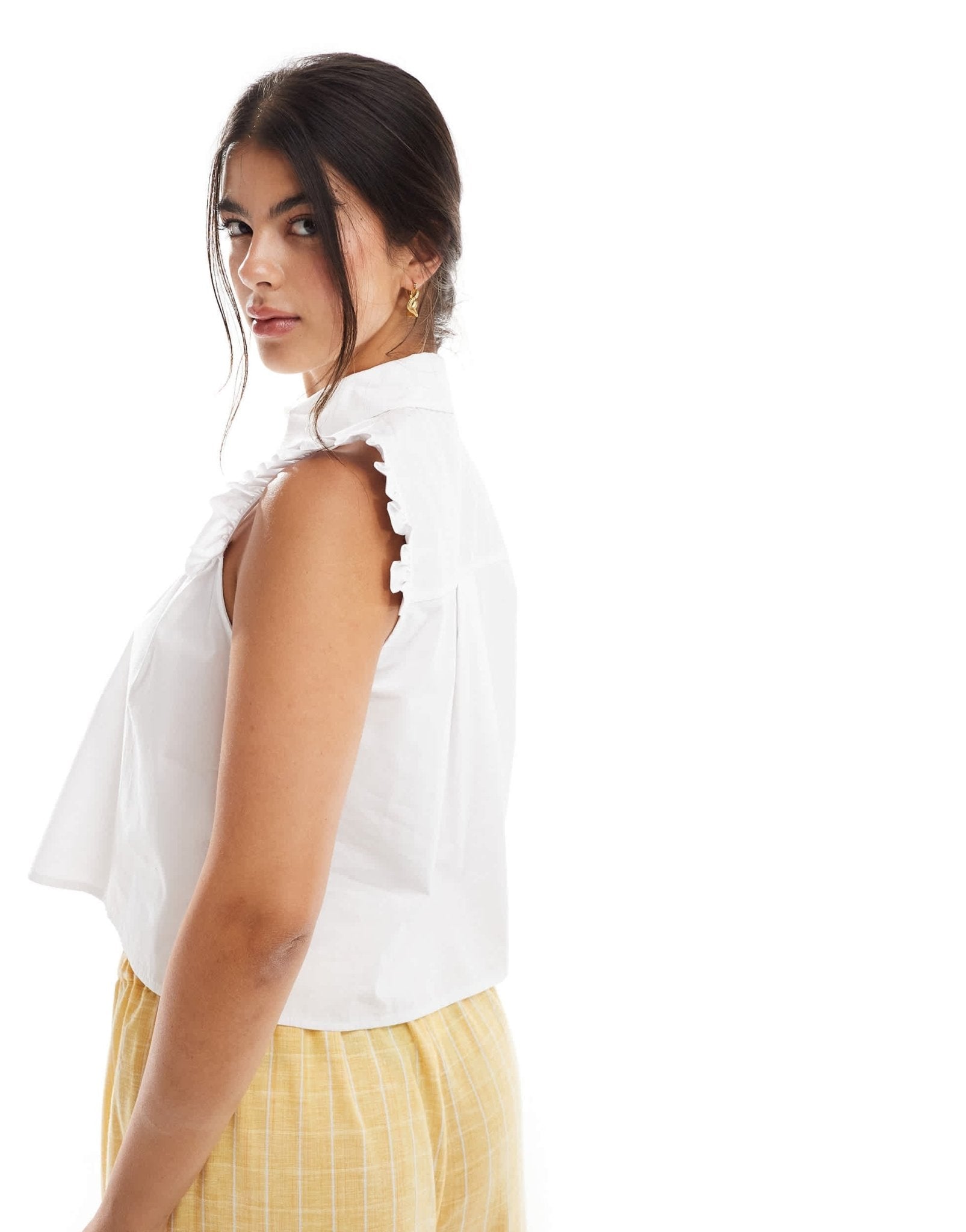 Miss Selfridge poplin sleeveless ruffle shirt in white - ASOS Sample Sale EU Store