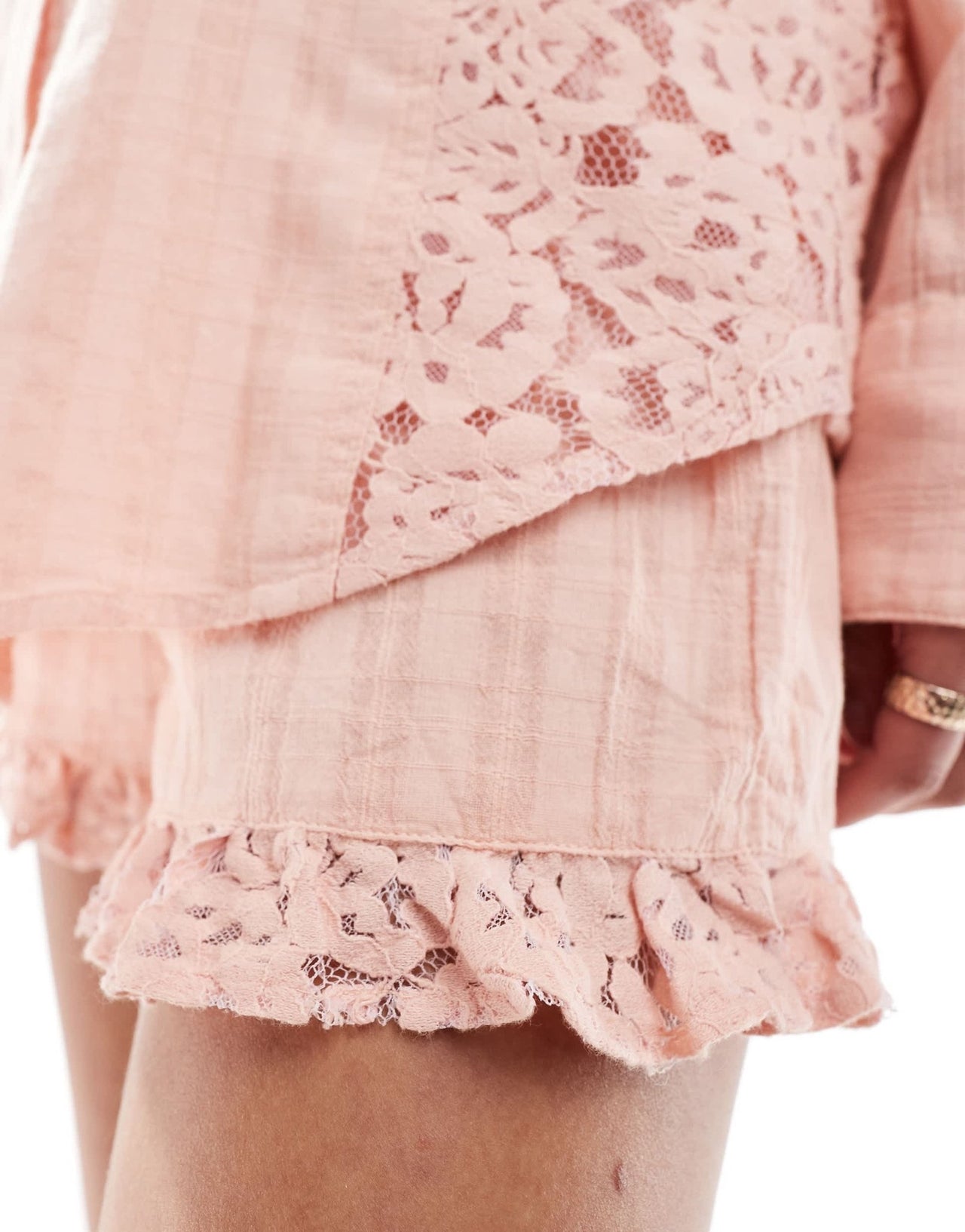 Miss Selfridge textured lace mix frill hem short in soft pink - ASOS Sample Sale EU Store