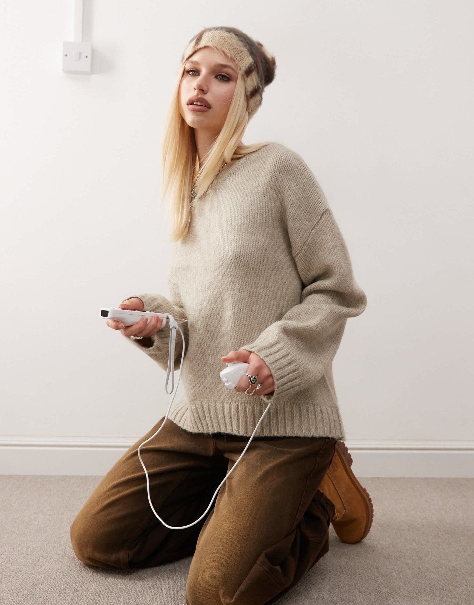 Monki crew neck knitted sweater in beige - ASOS Sample Sale EU Store