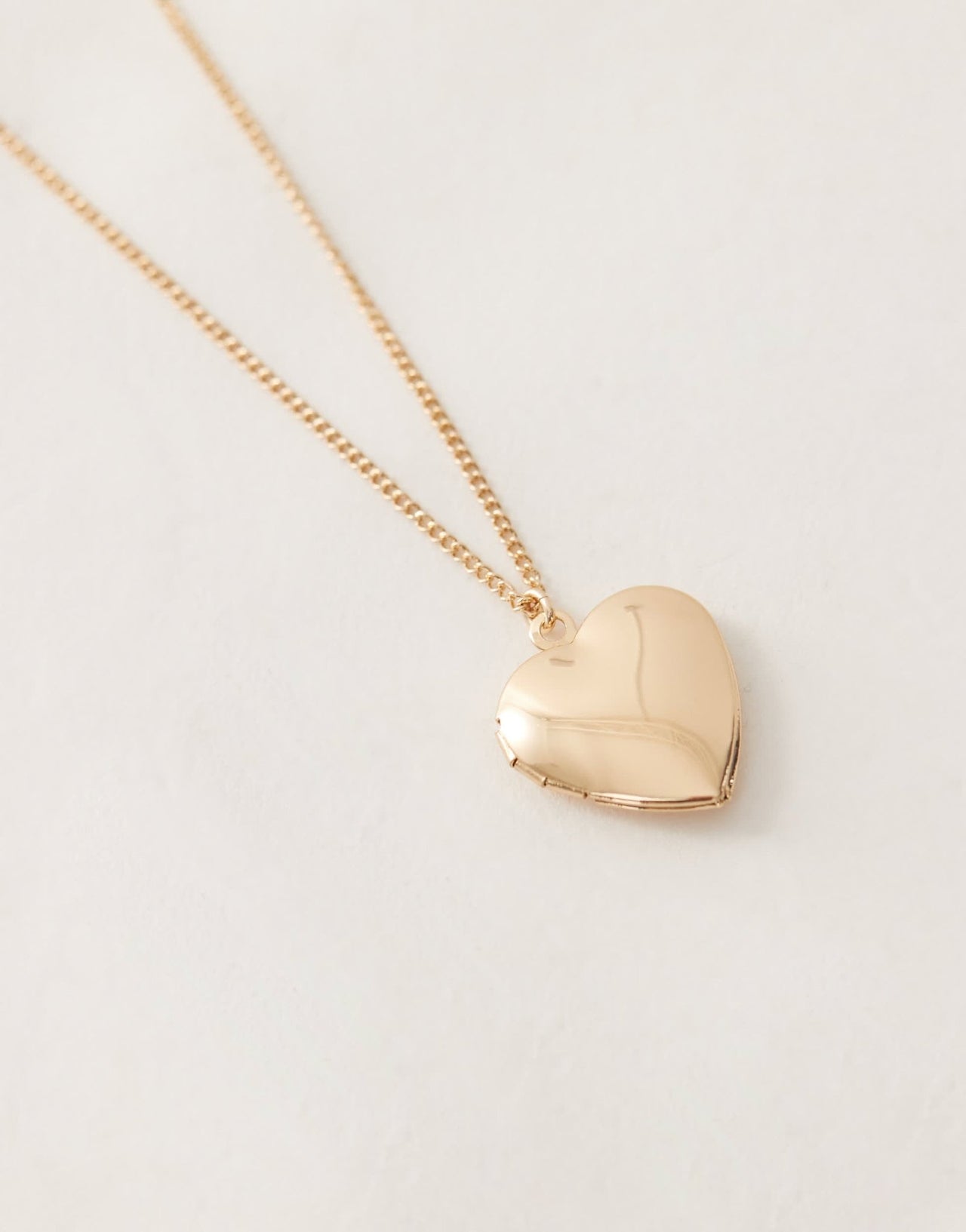 Monki heart pendant necklace in gold - ASOS Sample Sale EU Store