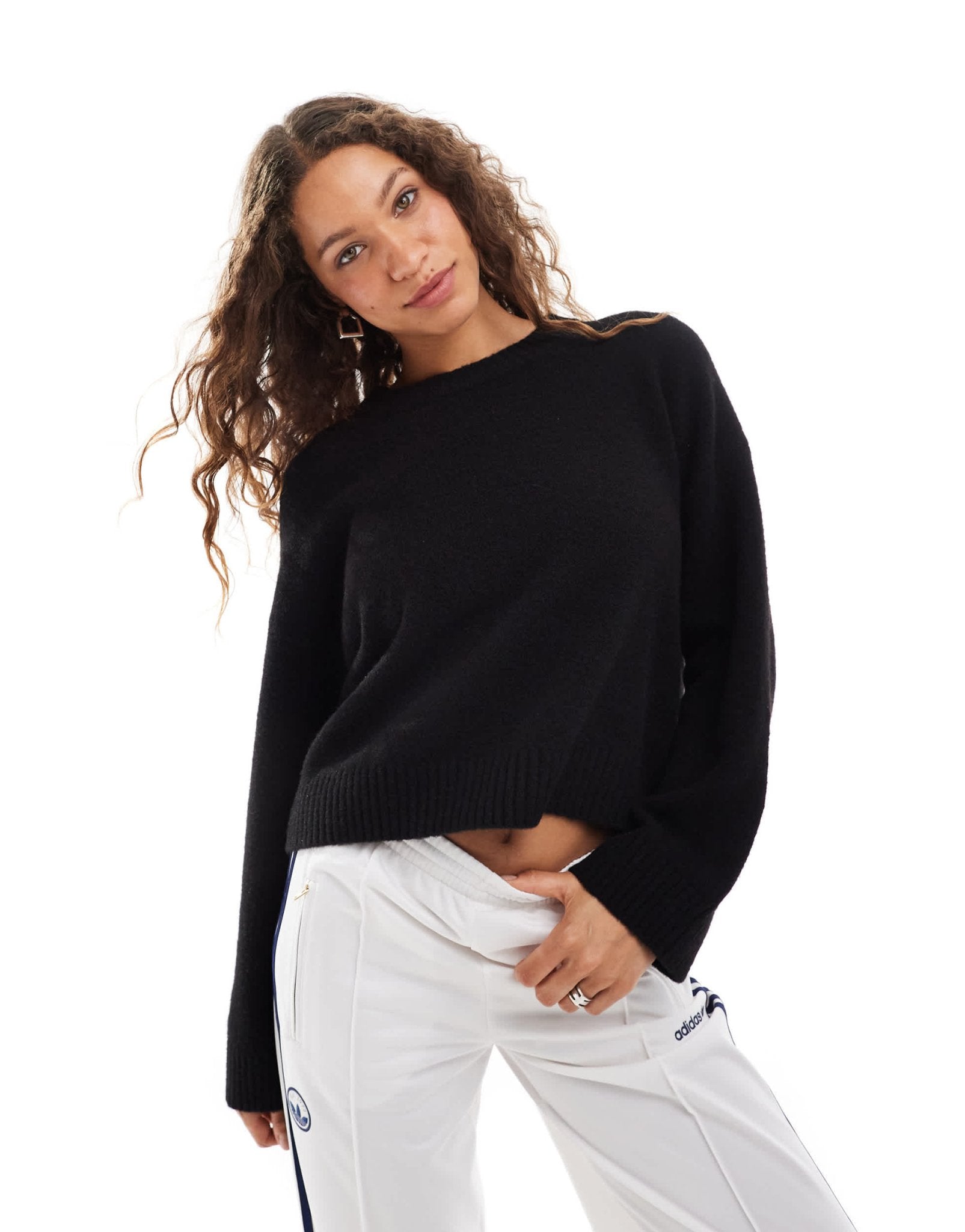 Monki round neck relaxed knitted sweater in black - ASOS Sample Sale EU Store