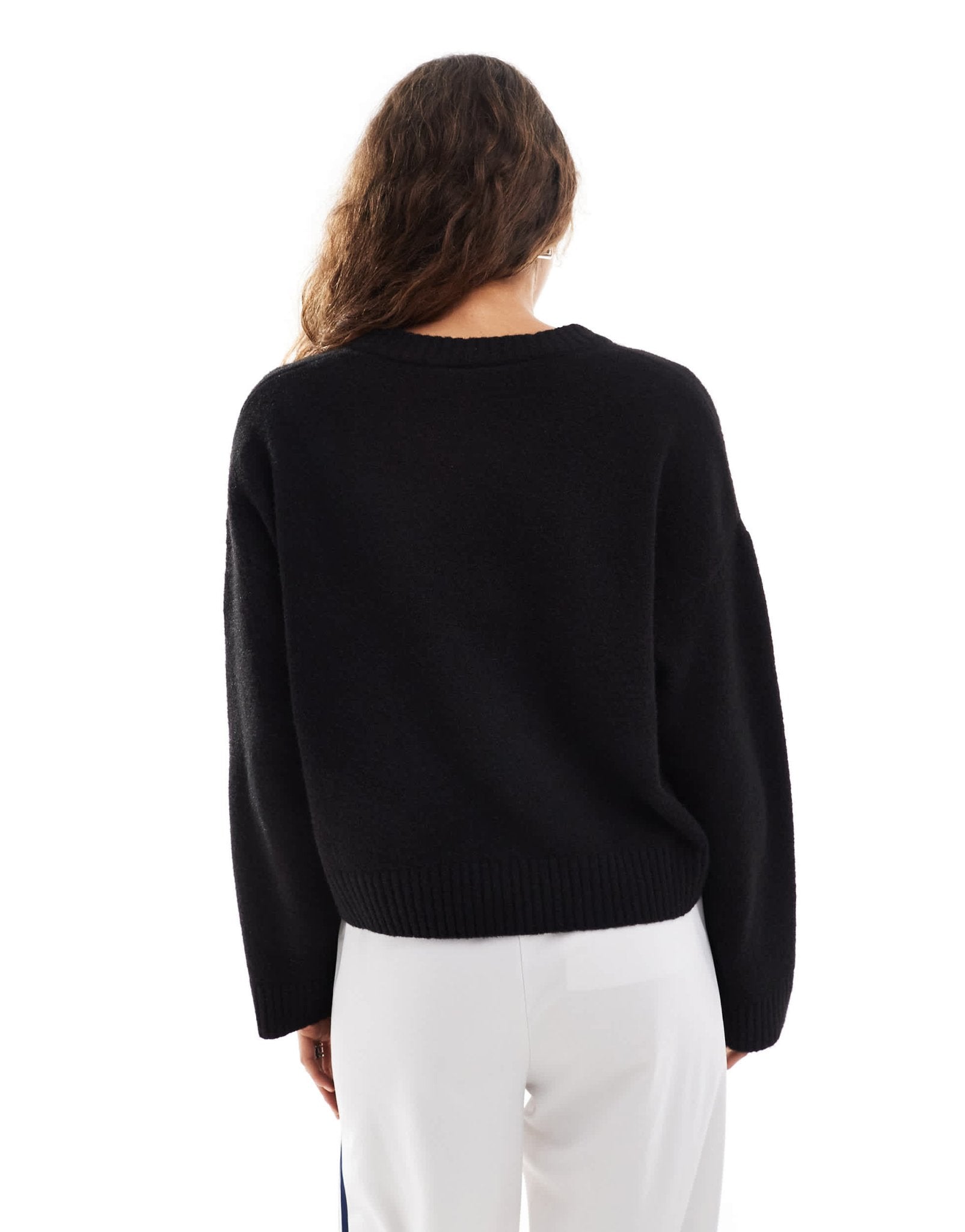 Monki round neck relaxed knitted sweater in black - ASOS Sample Sale EU Store