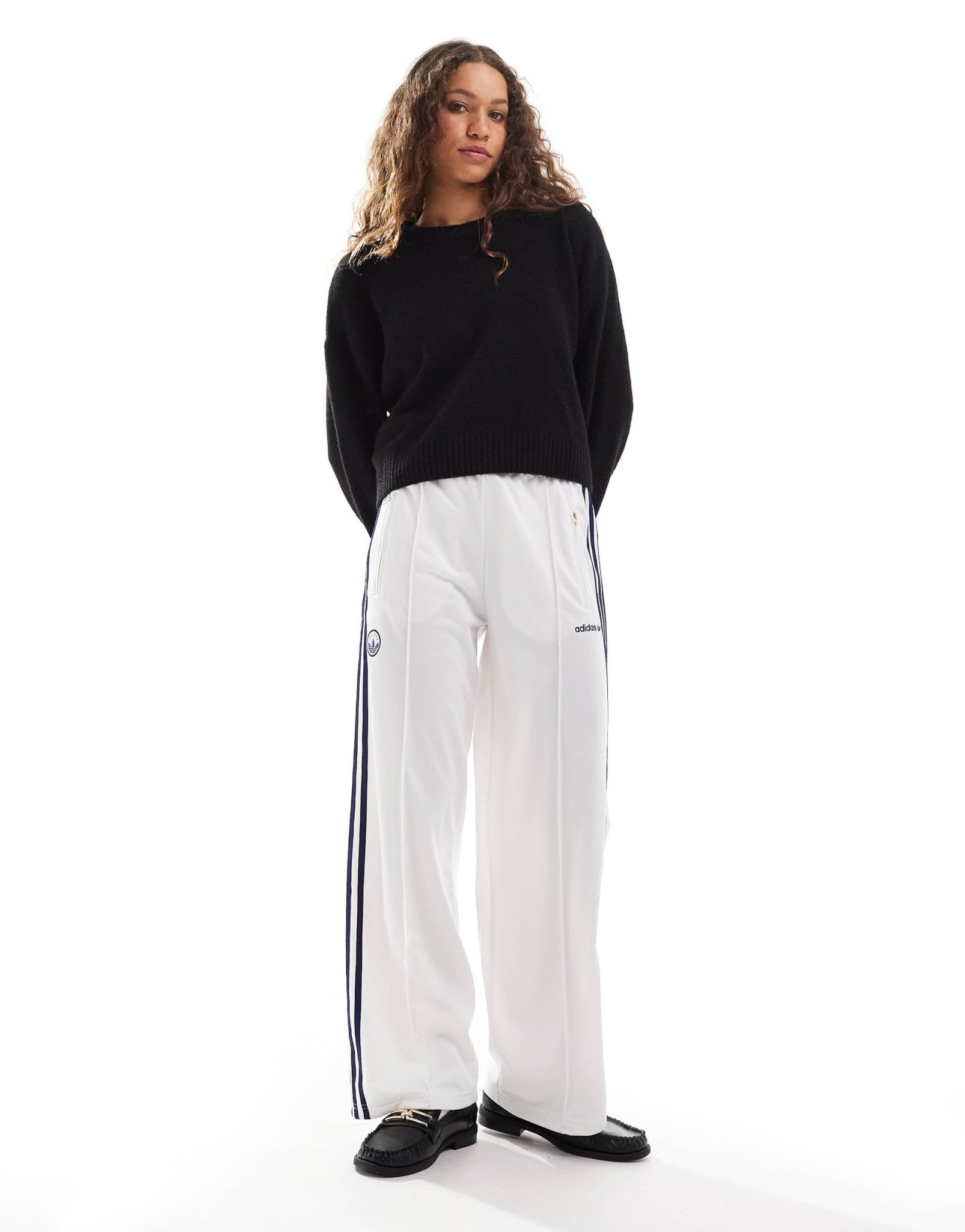 Monki round neck relaxed knitted sweater in black - ASOS Sample Sale EU Store