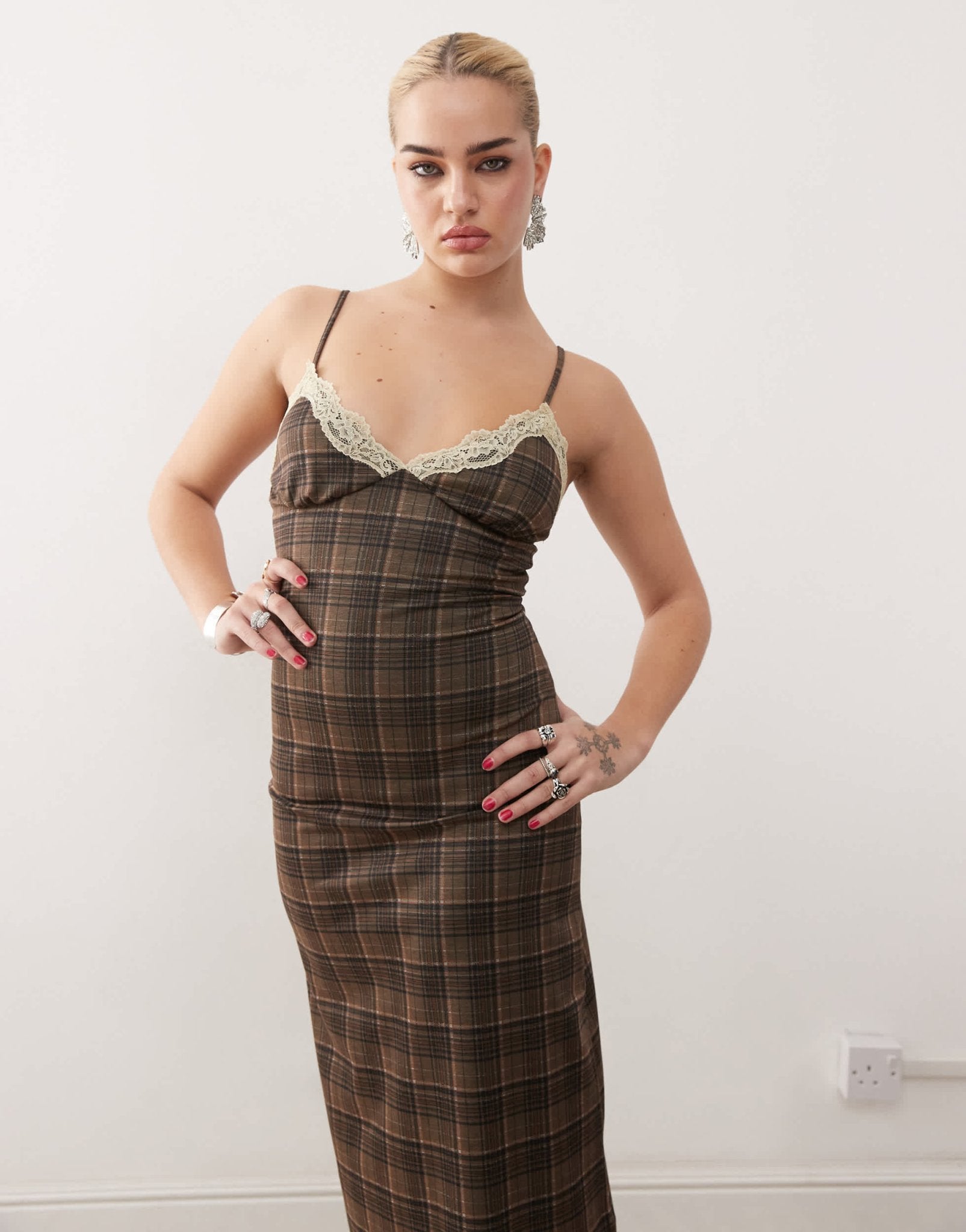 Motel delfina lace edge check midaxi dress in brown - ASOS Sample Sale EU Store