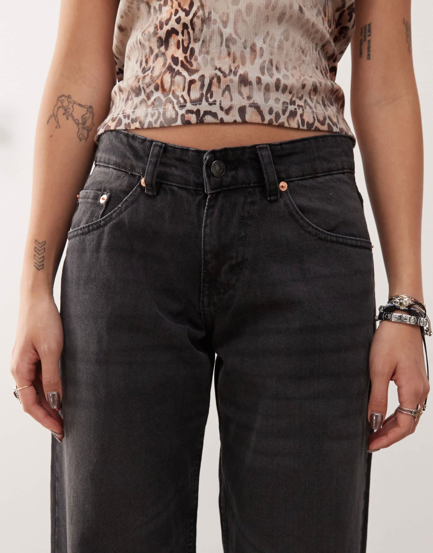 Motel roomy wide leg low rise jeans in washed black - ASOS Sample Sale EU Store