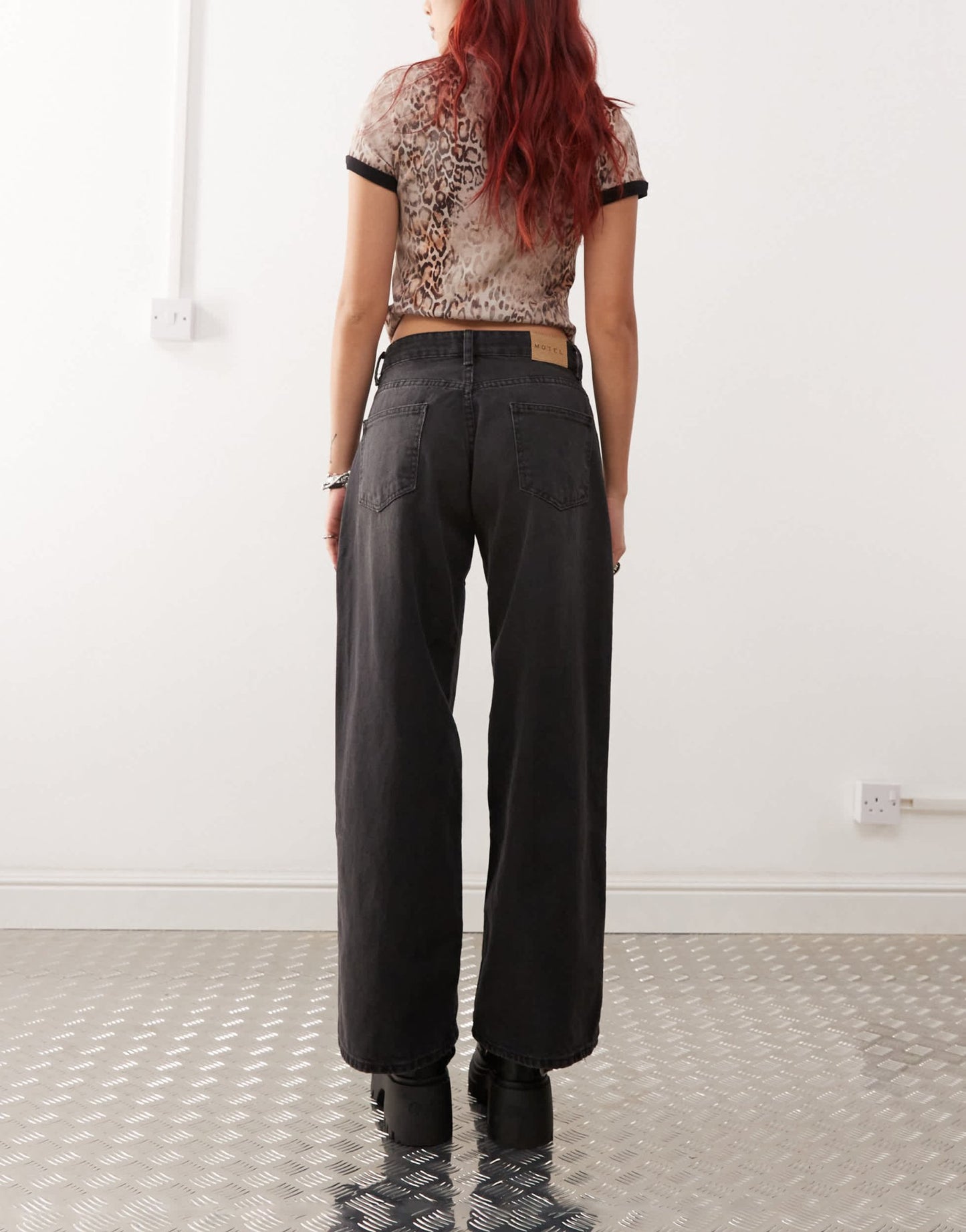 Motel roomy wide leg low rise jeans in washed black - ASOS Sample Sale EU Store