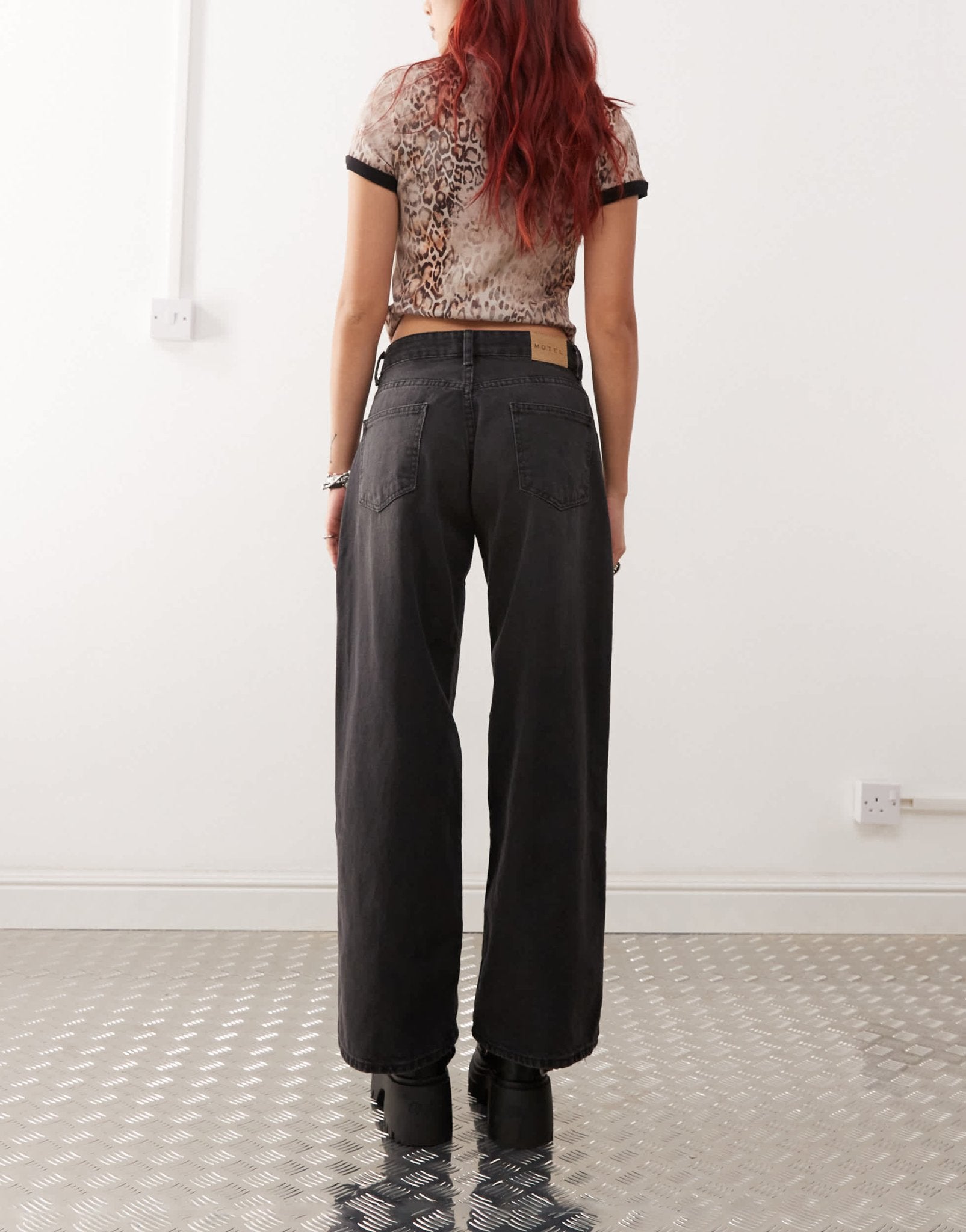 Motel roomy wide leg low rise jeans in washed black - ASOS Sample Sale EU Store