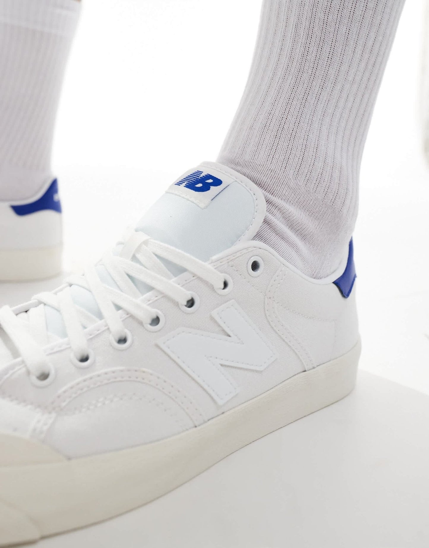 New Balance 100 trainers in white and blue - ASOS Sample Sale EU Store