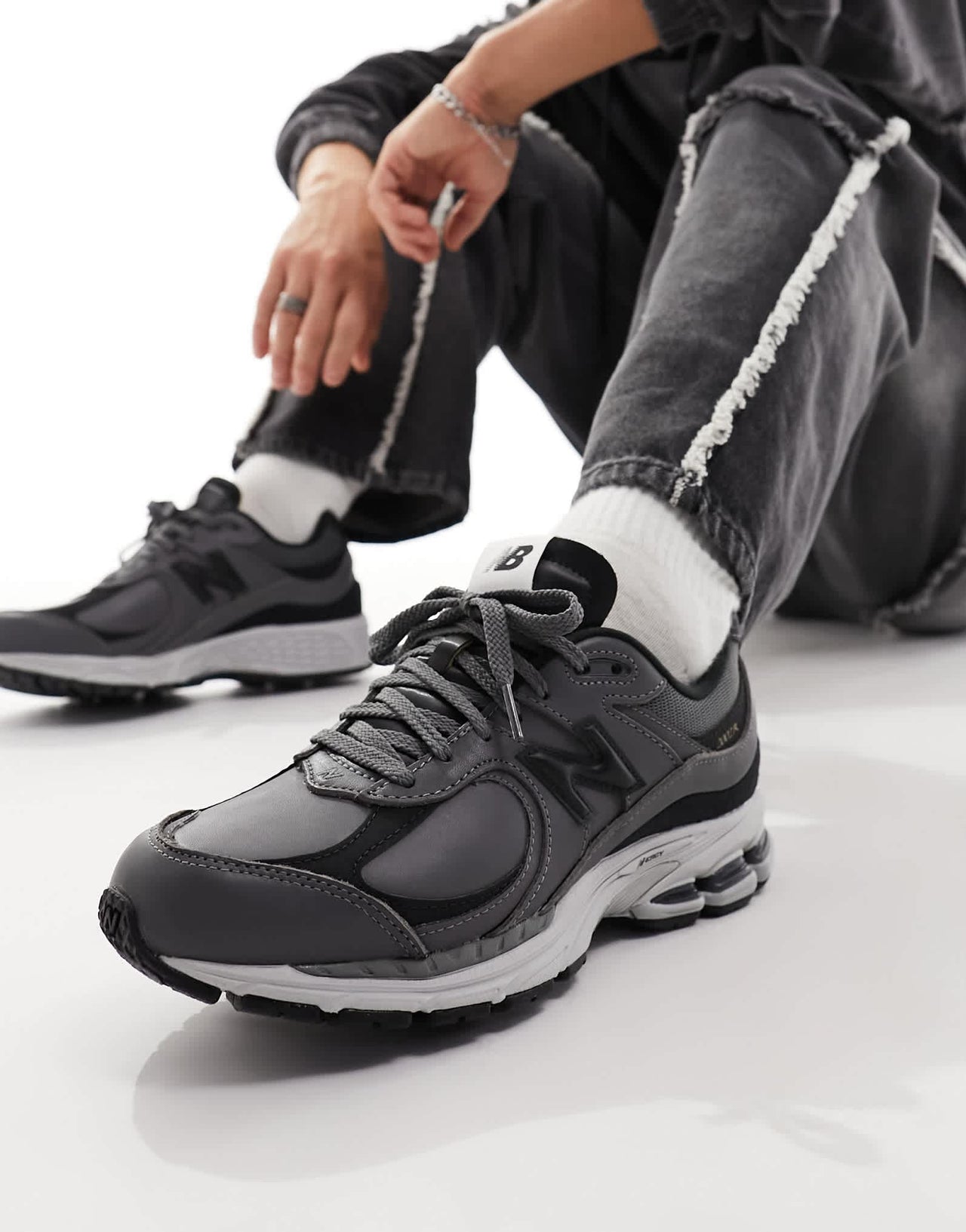 New Balance 2002 trainers in grey - ASOS Sample Sale EU Store