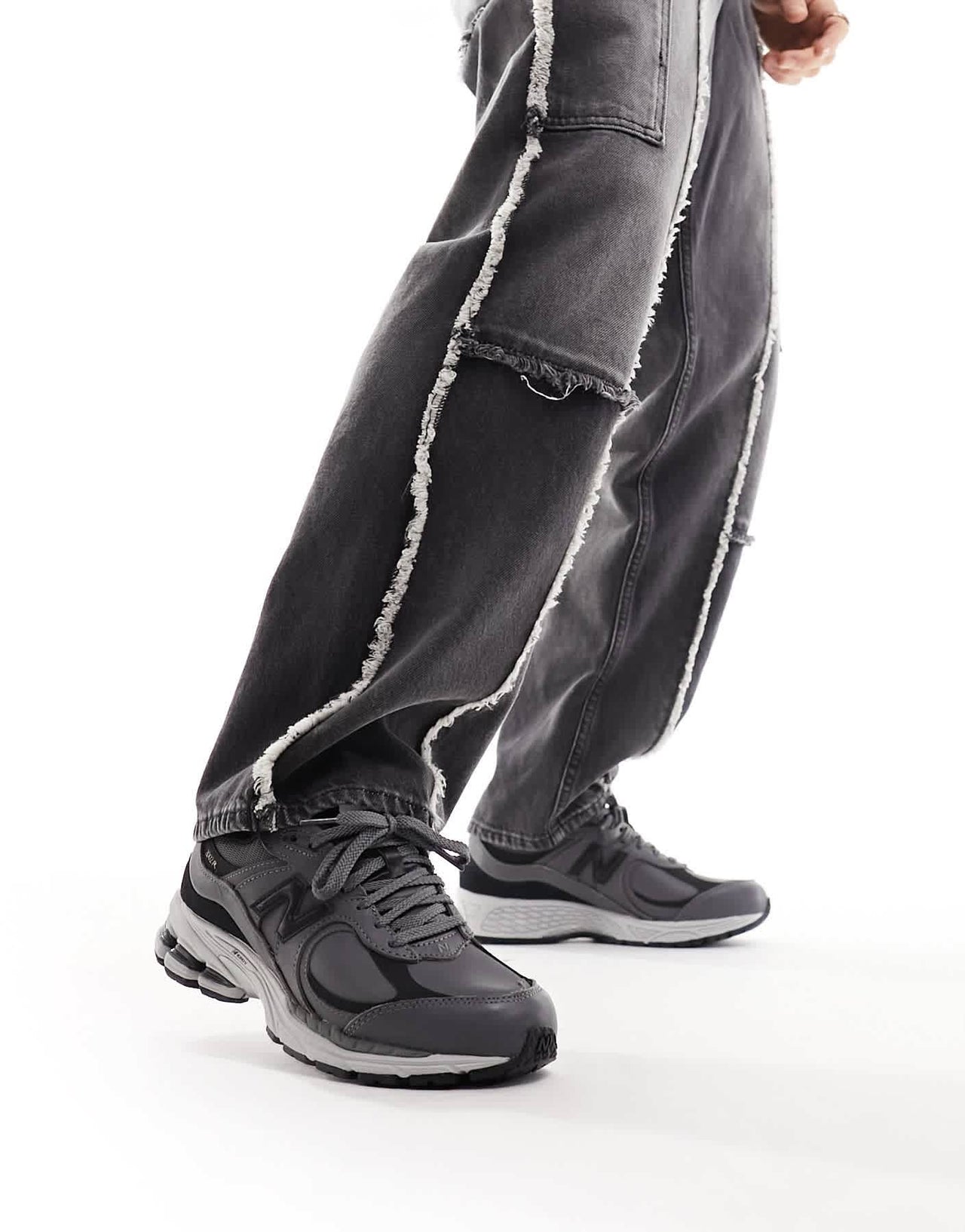 New Balance 2002 trainers in grey - ASOS Sample Sale EU Store