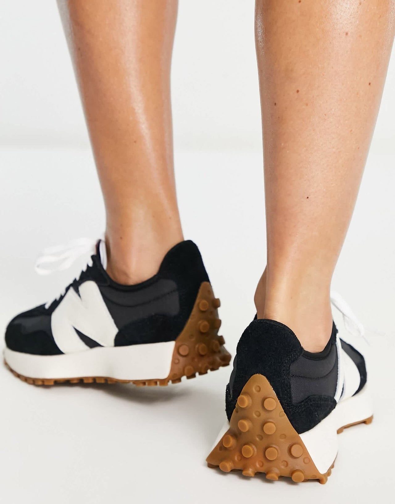New Balance 327 trainers in black with gum sole - ASOS Sample Sale EU Store