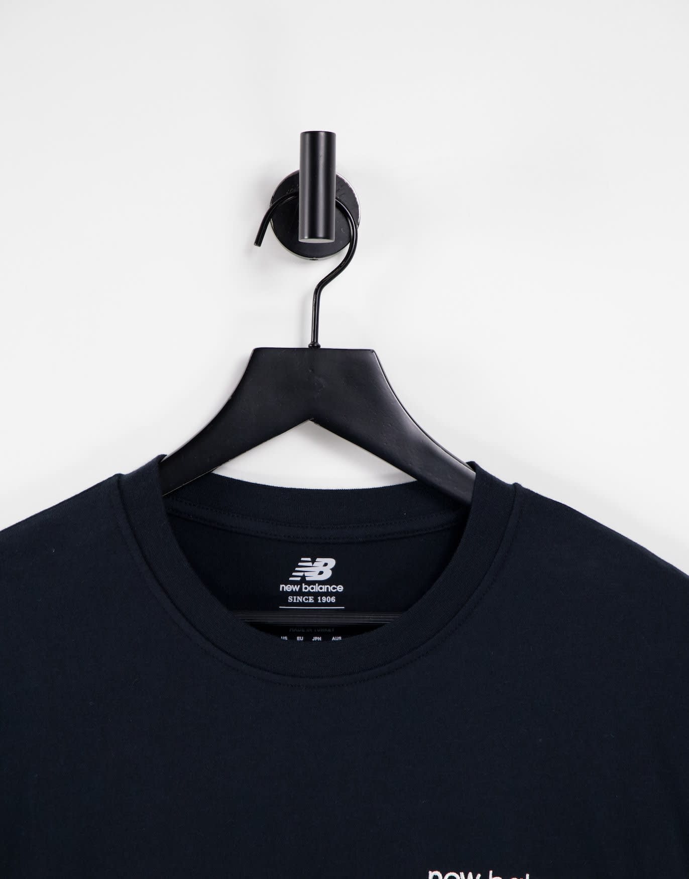 New Balance linear logo t-shirt in black - ASOS Sample Sale EU Store