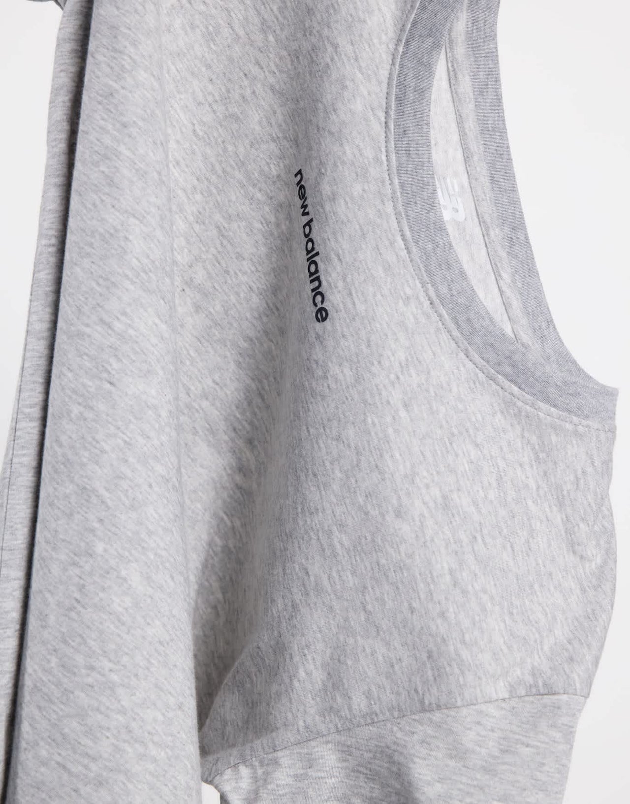 New Balance Relentless logo crew neck t-shirt in grey - ASOS Sample Sale EU Store
