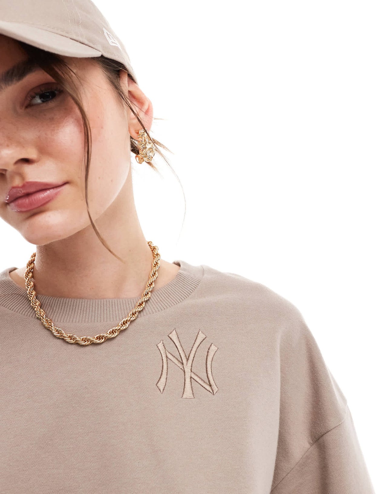 New Era NY Yankees embroidered logo sweatshirt in beige - ASOS Sample Sale EU Store