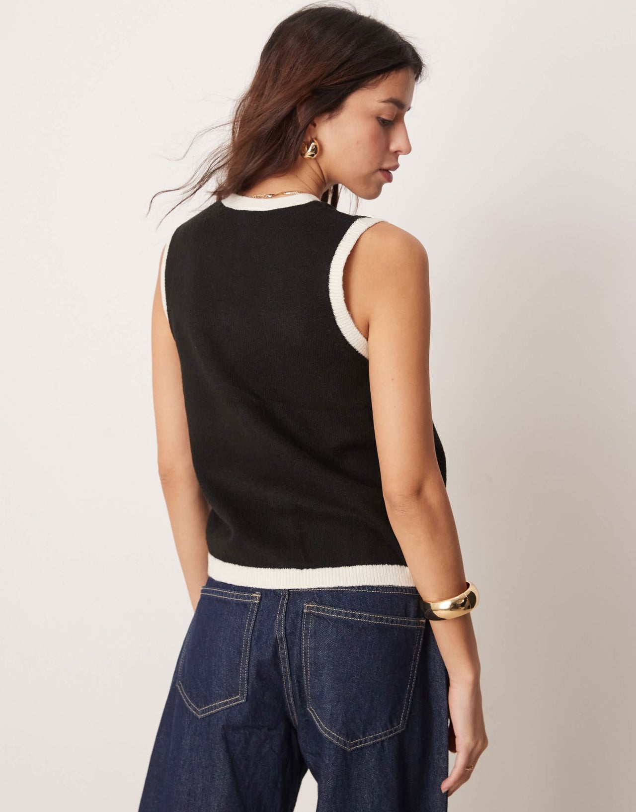 New Look button down knitted waistcoat in black - ASOS Sample Sale EU Store