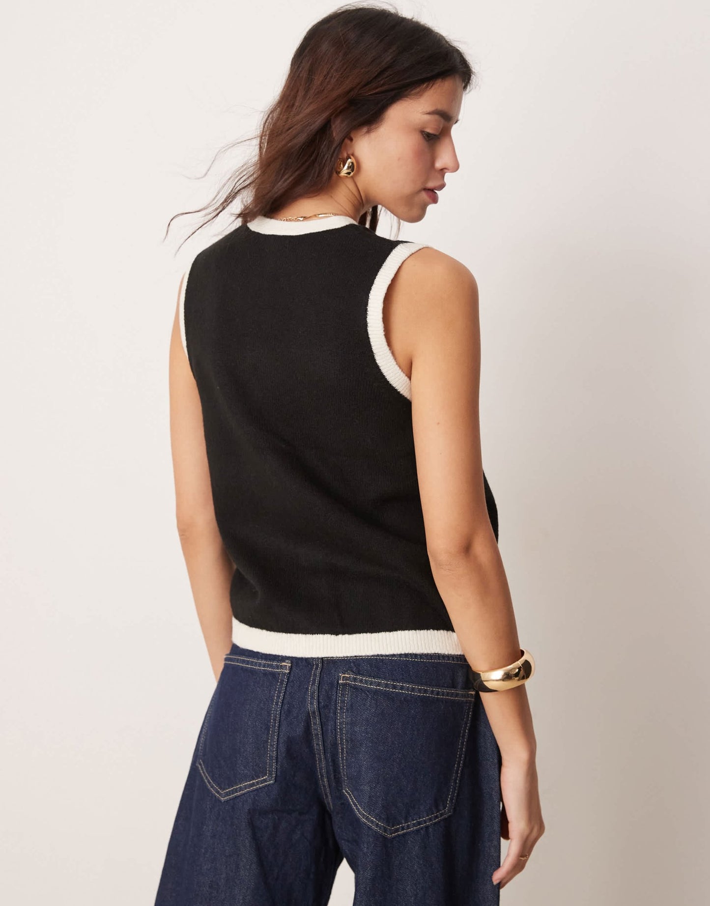 New Look button down knitted waistcoat in black - ASOS Sample Sale EU Store