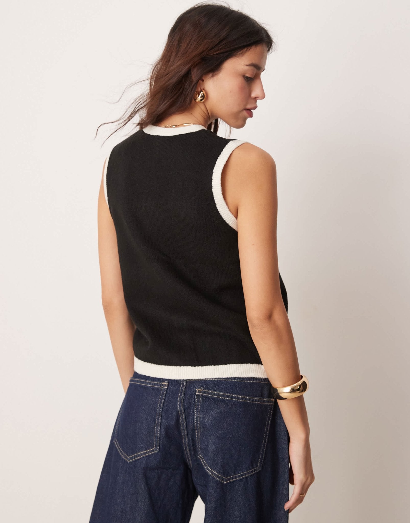 New Look button down knitted waistcoat in black - ASOS Sample Sale EU Store