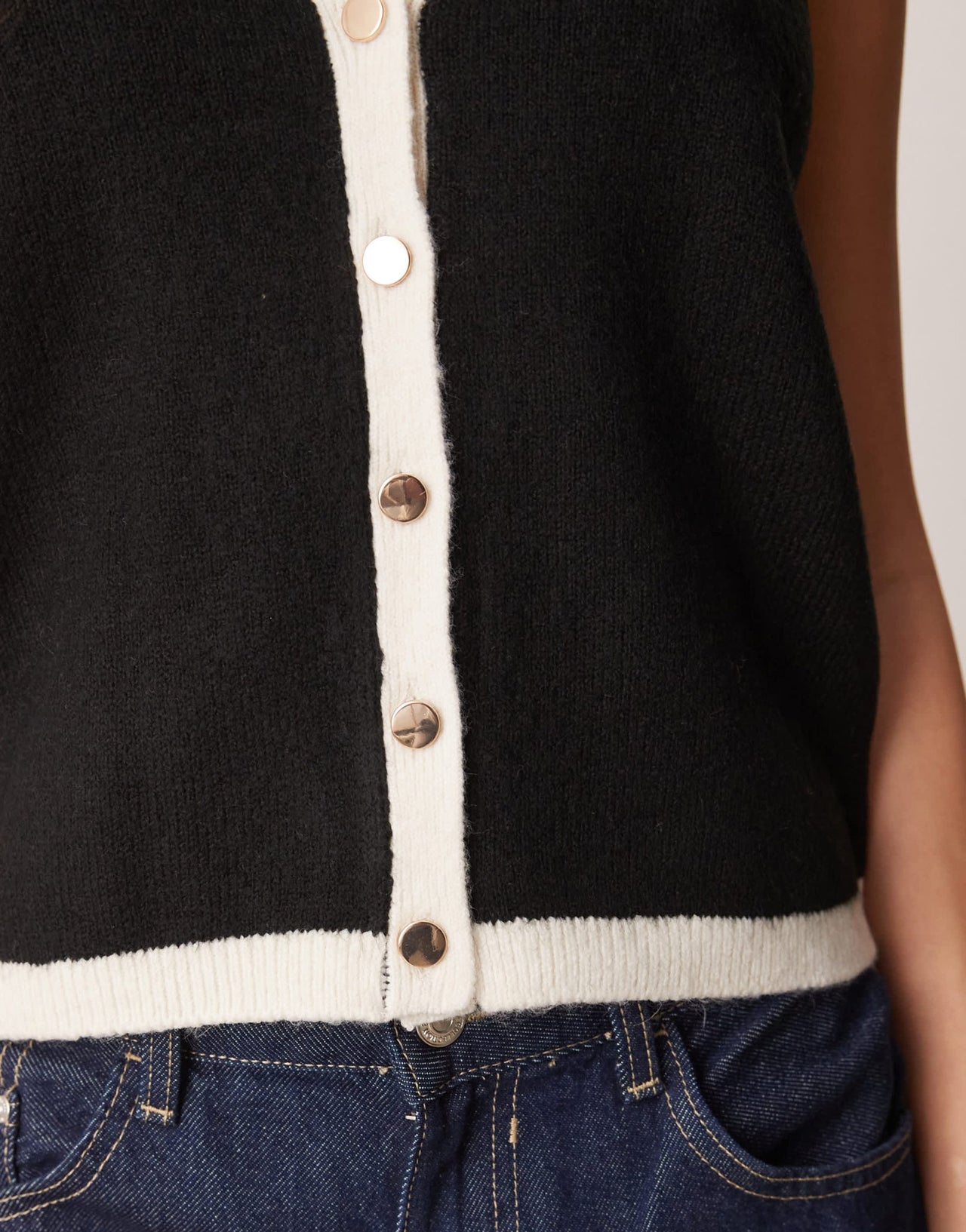 New Look button down knitted waistcoat in black - ASOS Sample Sale EU Store