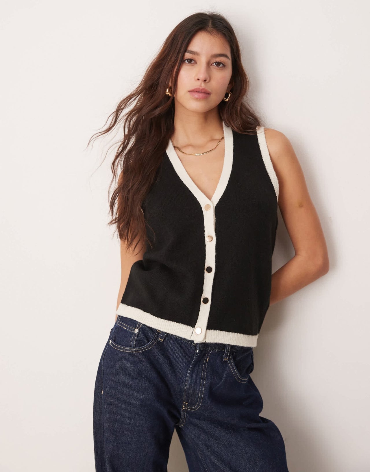 New Look button down knitted waistcoat in black - ASOS Sample Sale EU Store