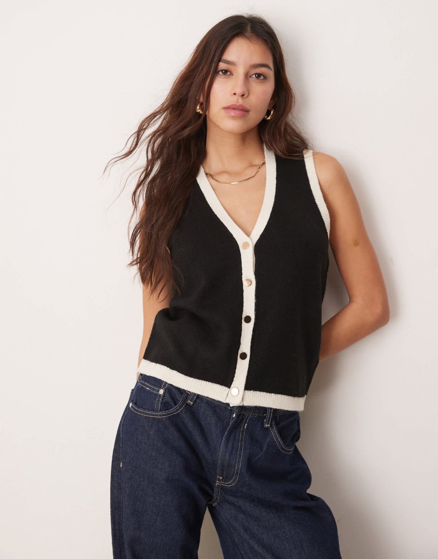 New Look button down knitted waistcoat in black - ASOS Sample Sale EU Store