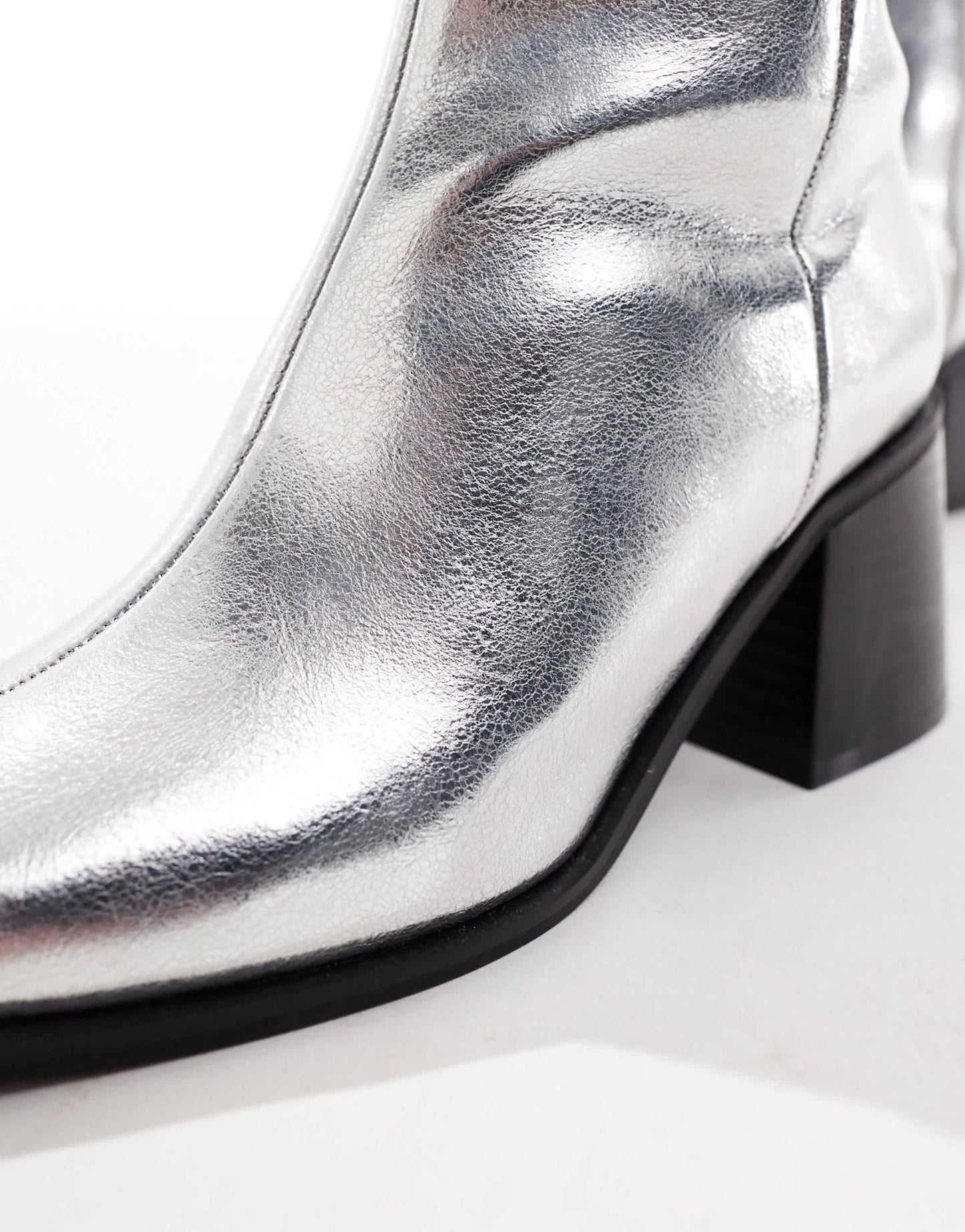 New Look chunky heel mid ankle boot in silver - ASOS Sample Sale EU Store