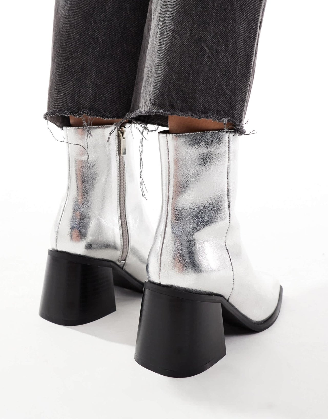 New Look chunky heel mid ankle boot in silver - ASOS Sample Sale EU Store