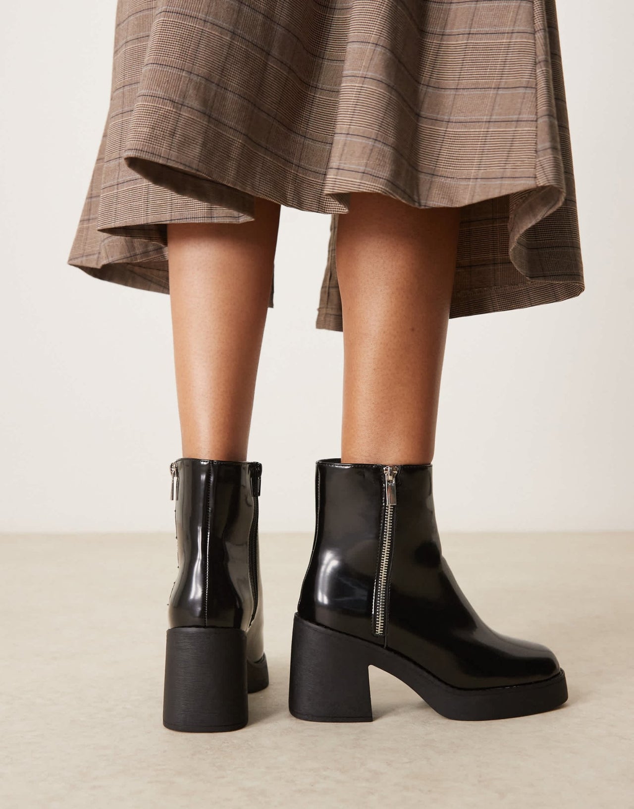 New Look chunky mid heeled ankle boot in black - ASOS Sample Sale EU Store