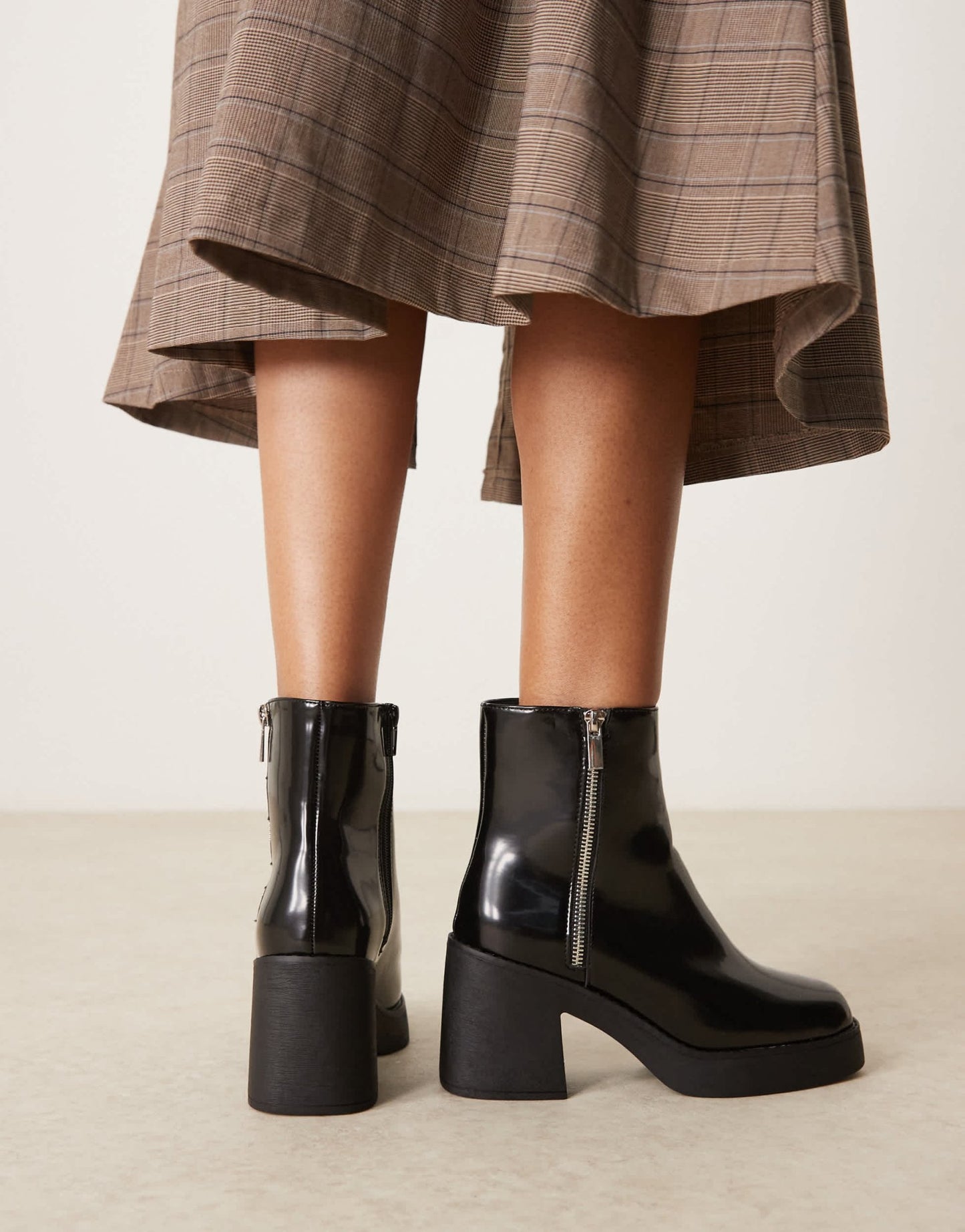 New Look chunky mid heeled ankle boot in black - ASOS Sample Sale EU Store