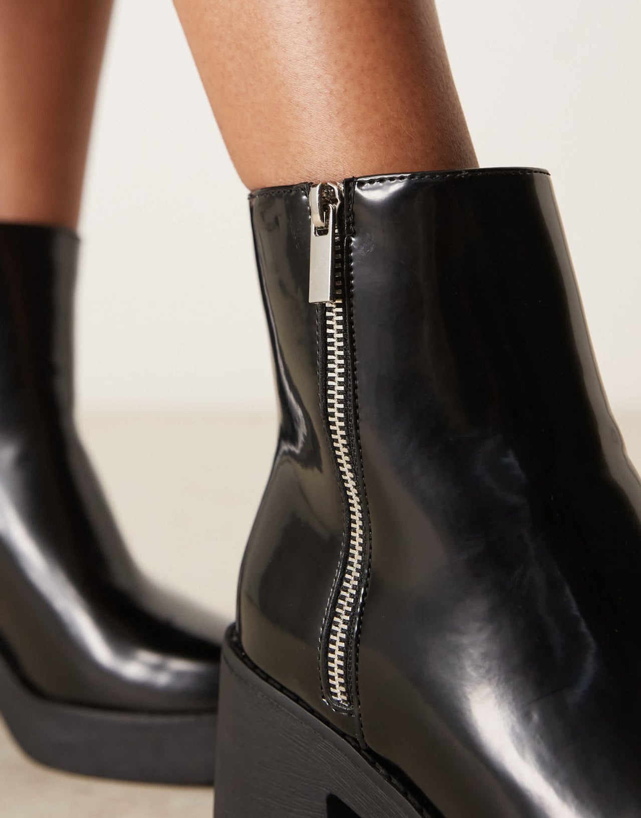 New Look chunky mid heeled ankle boot in black - ASOS Sample Sale EU Store